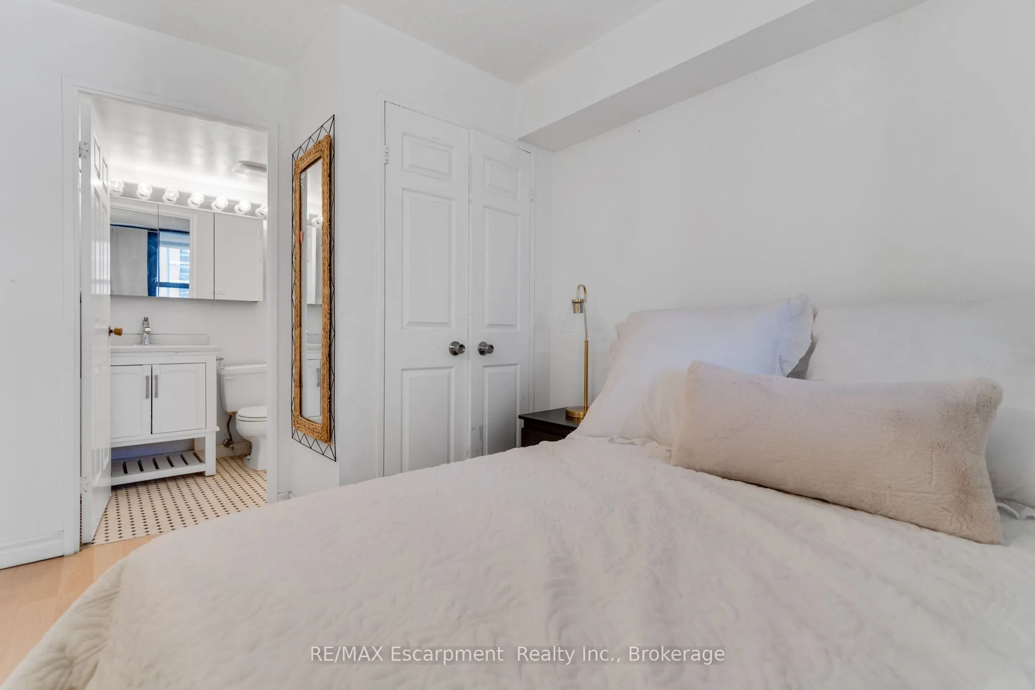 80 Saint Patrick Street, #820