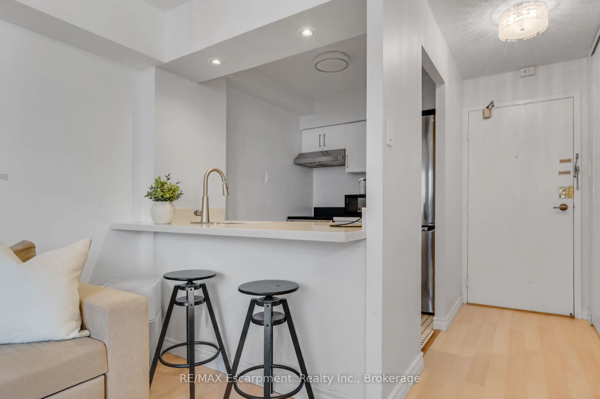 80 Saint Patrick Street, #820