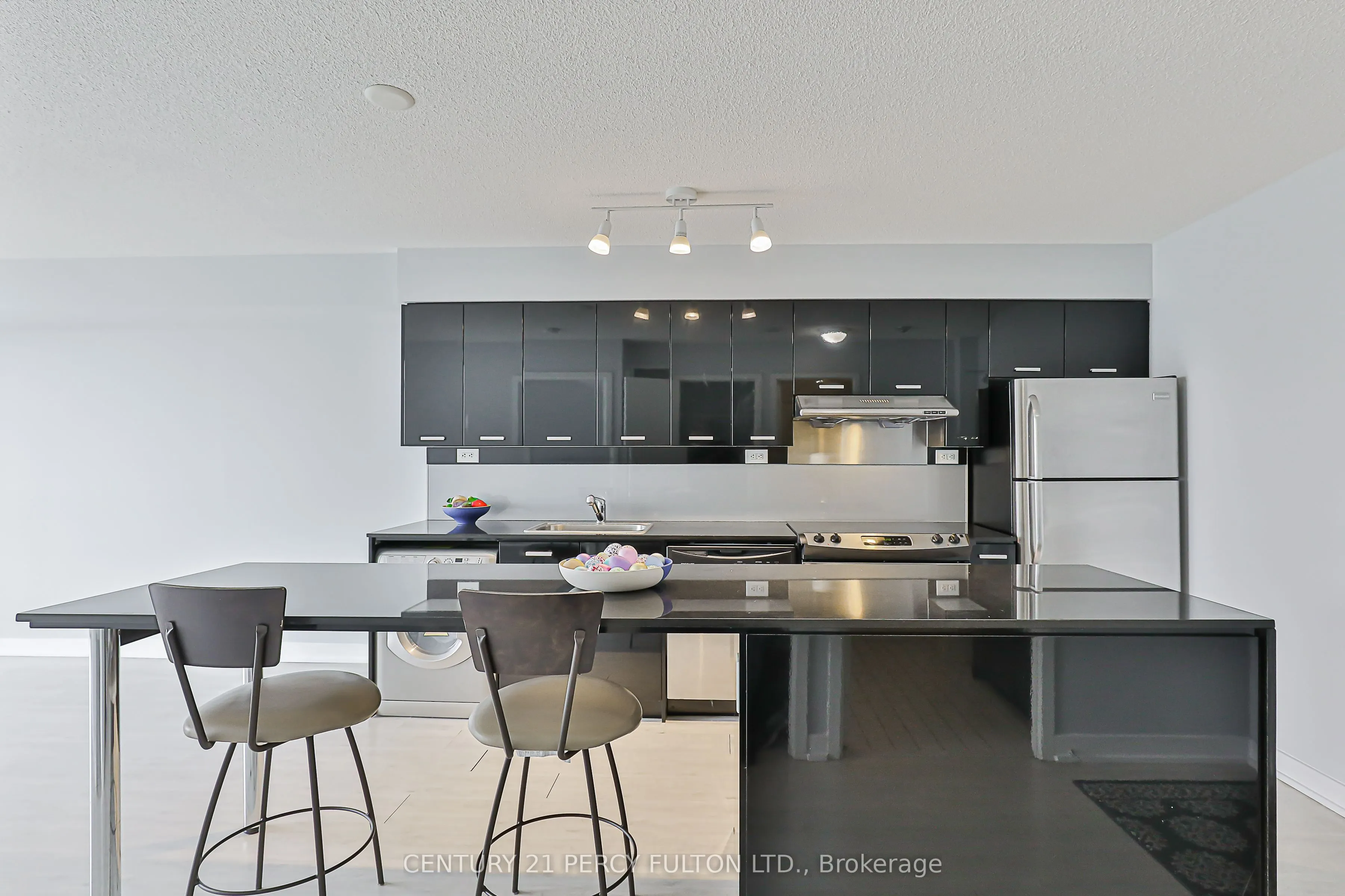 19 Singer Court, #1612