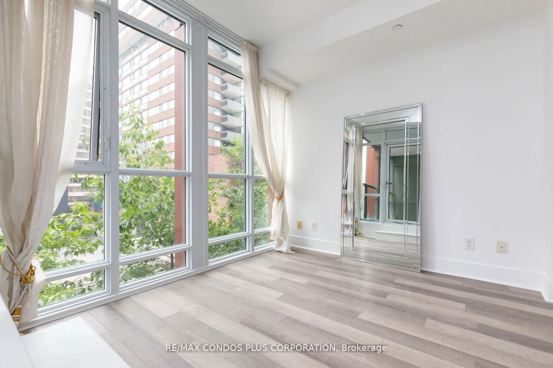 32 Davenport Road #306