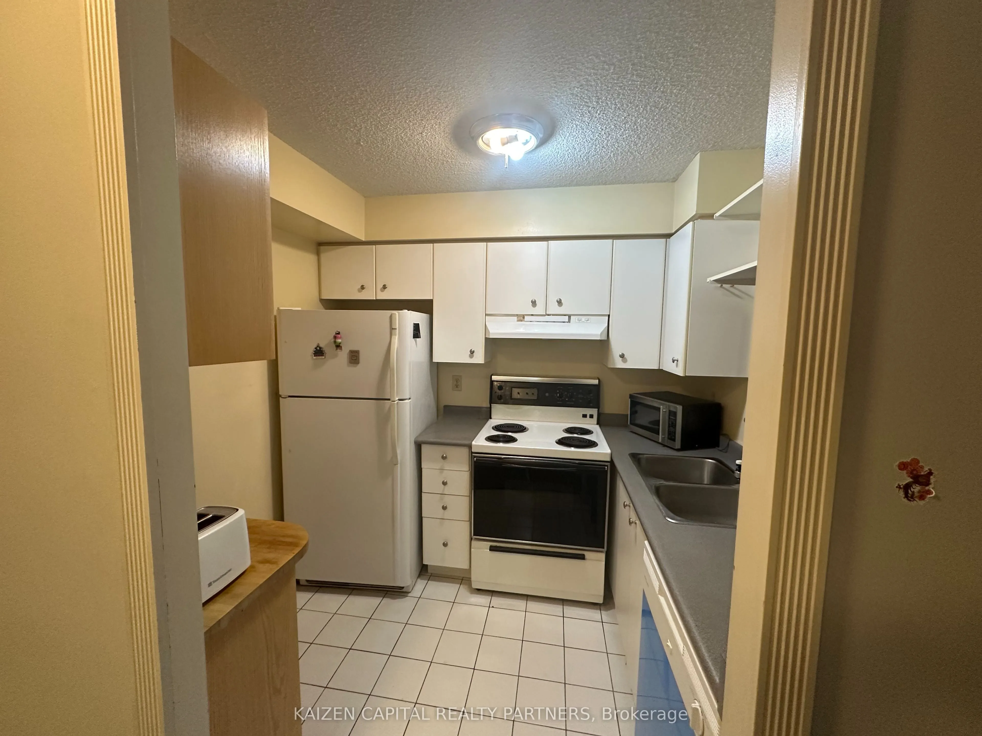 24 Wellesley Street W, #407