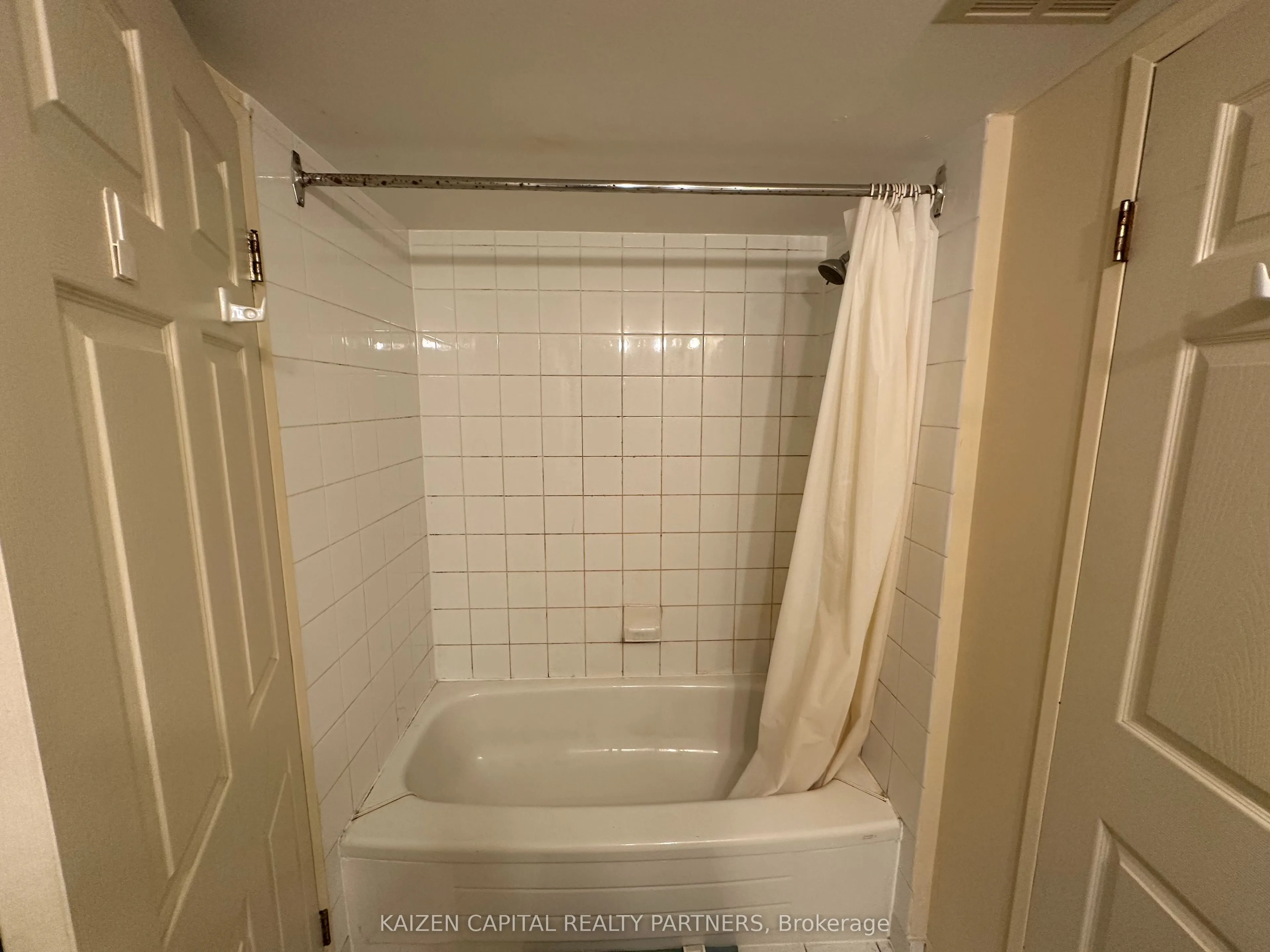 24 Wellesley Street W, #407