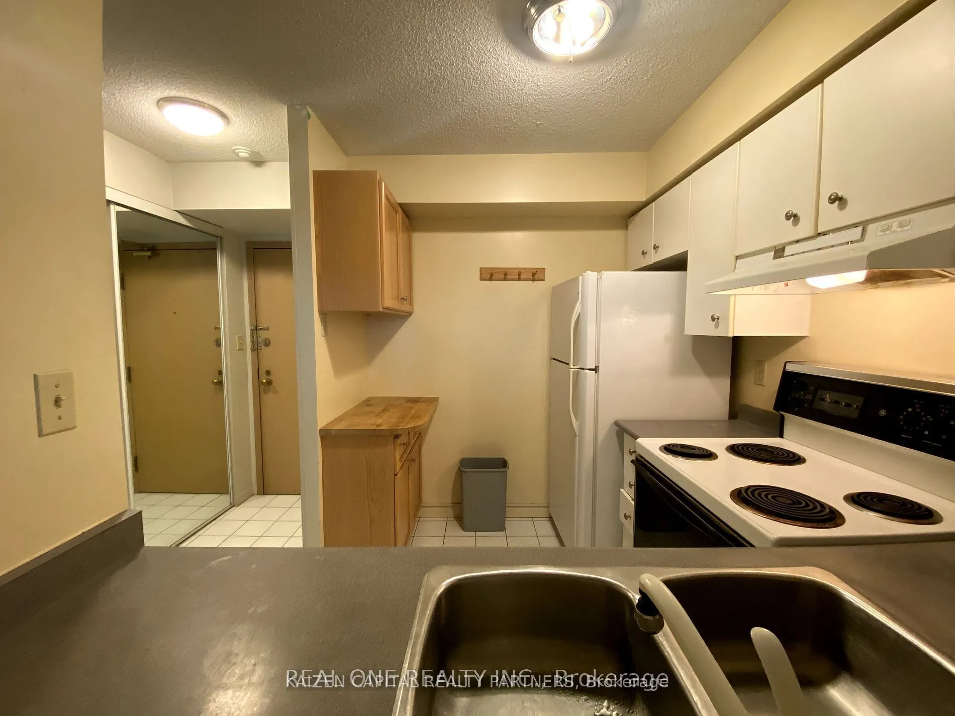 24 Wellesley Street W, #407