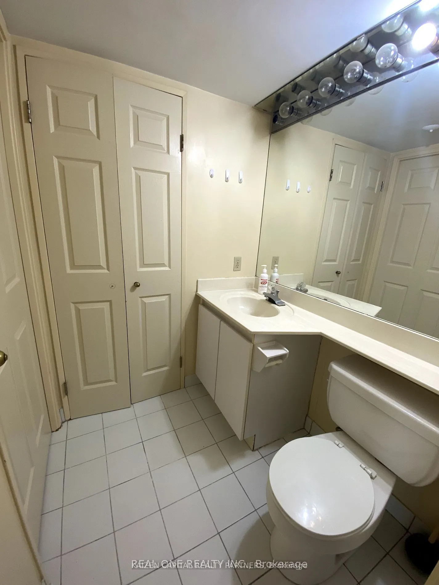 24 Wellesley Street W, #407