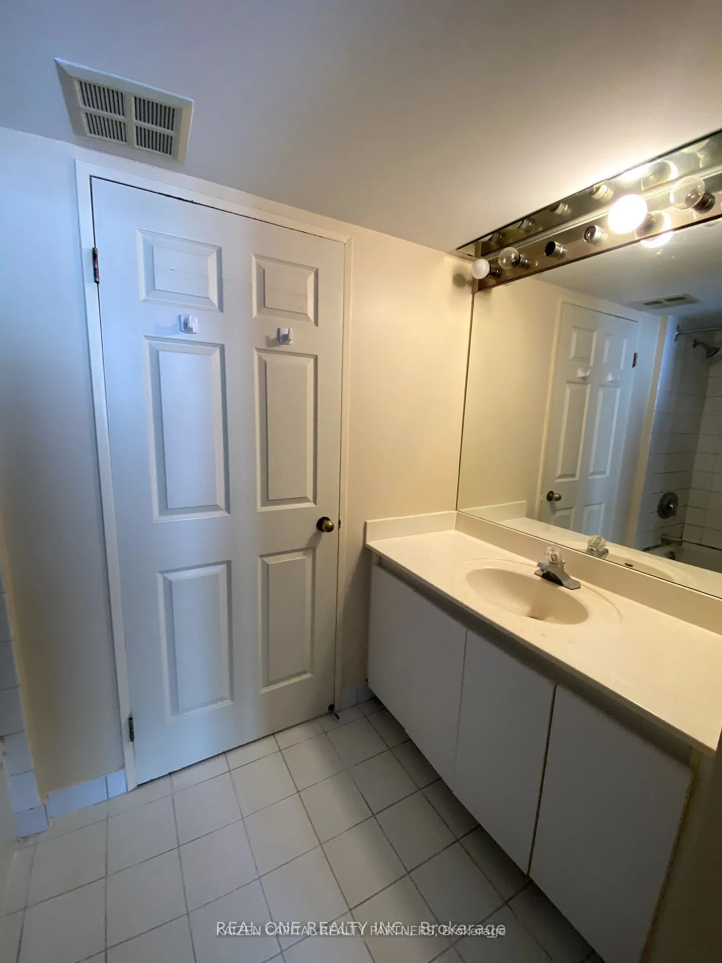 24 Wellesley Street W, #407