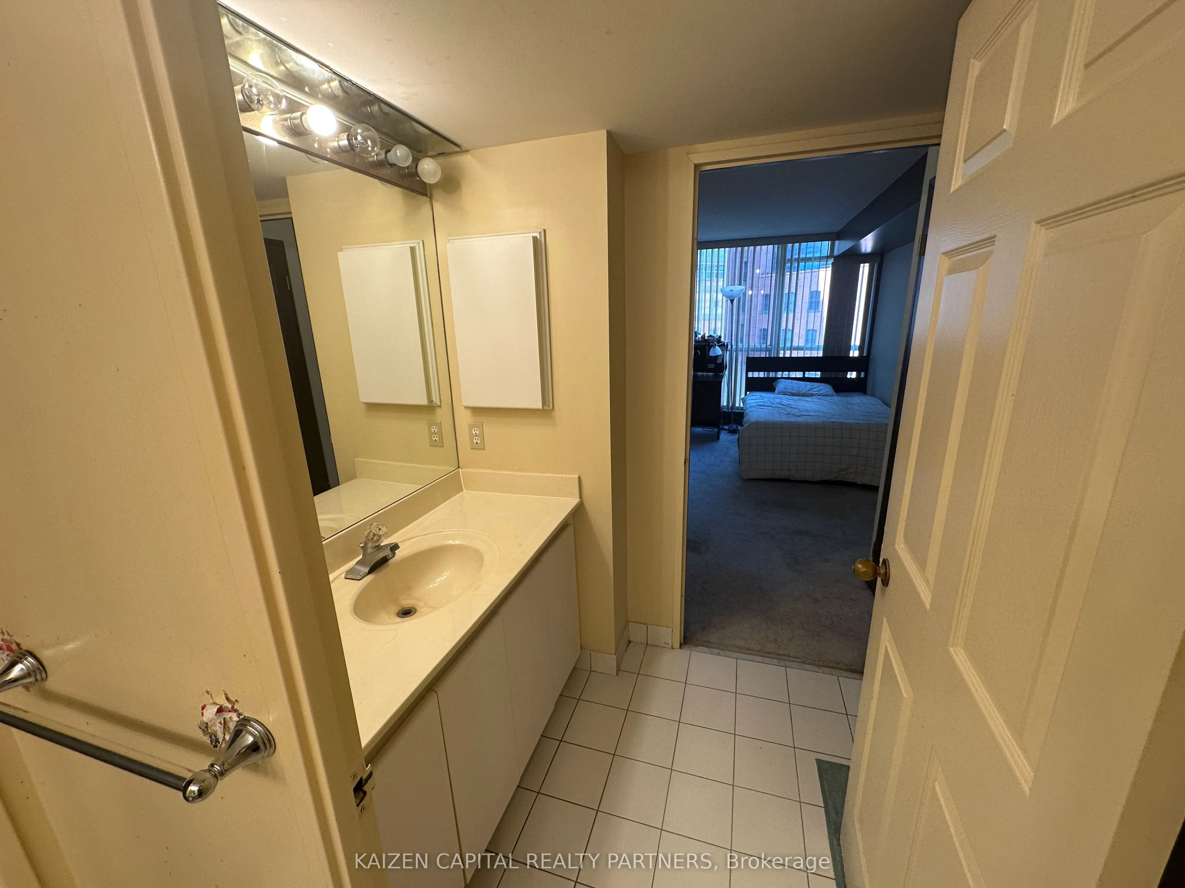 24 Wellesley Street W, #407