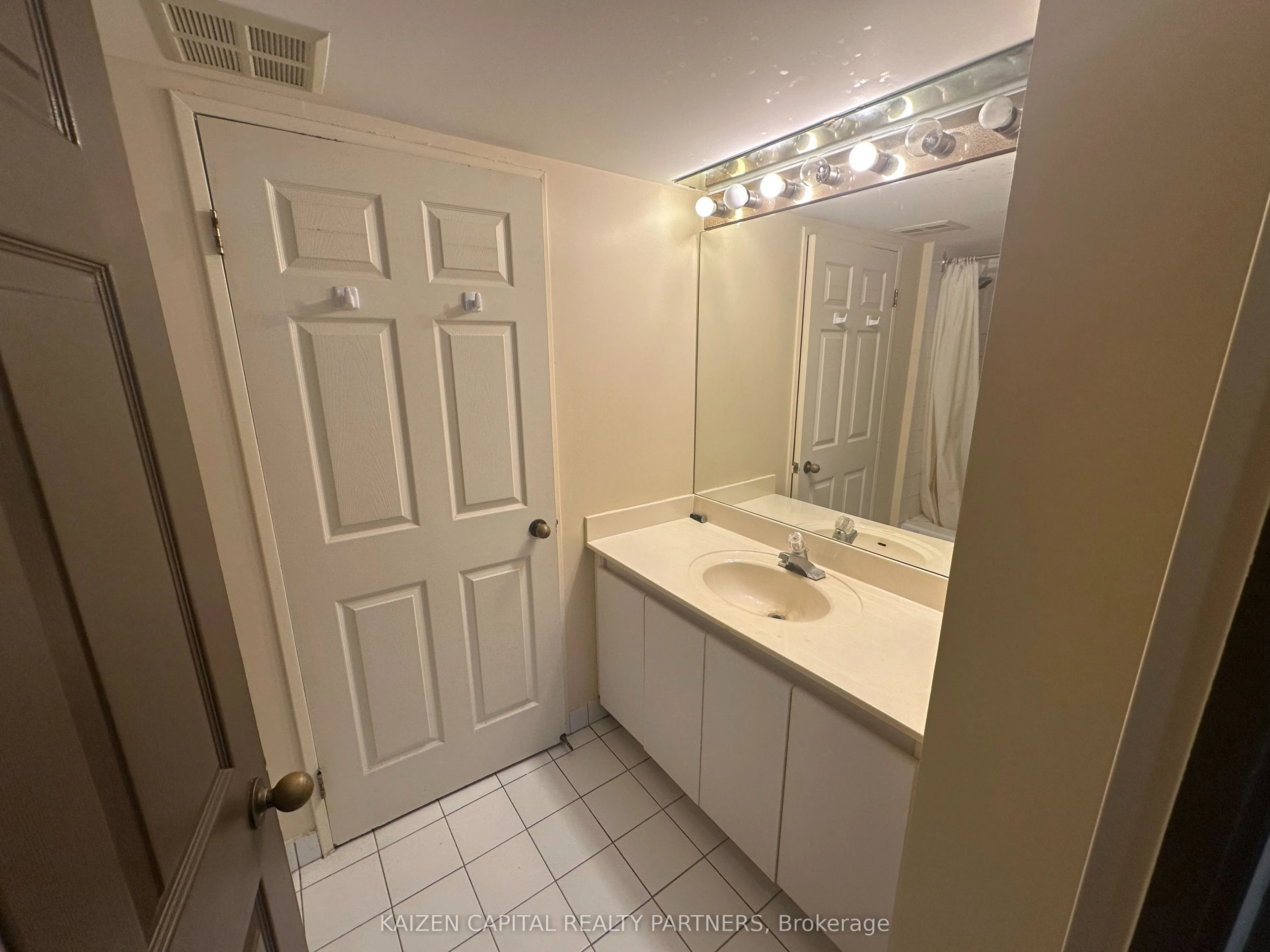24 Wellesley Street W, #407