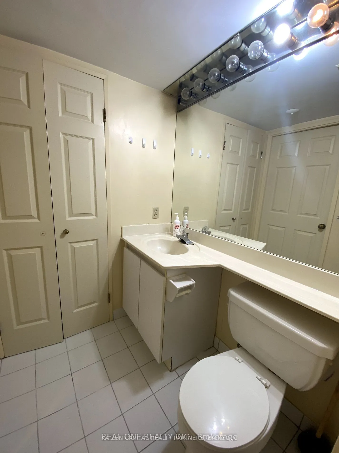 24 Wellesley Street W, #407