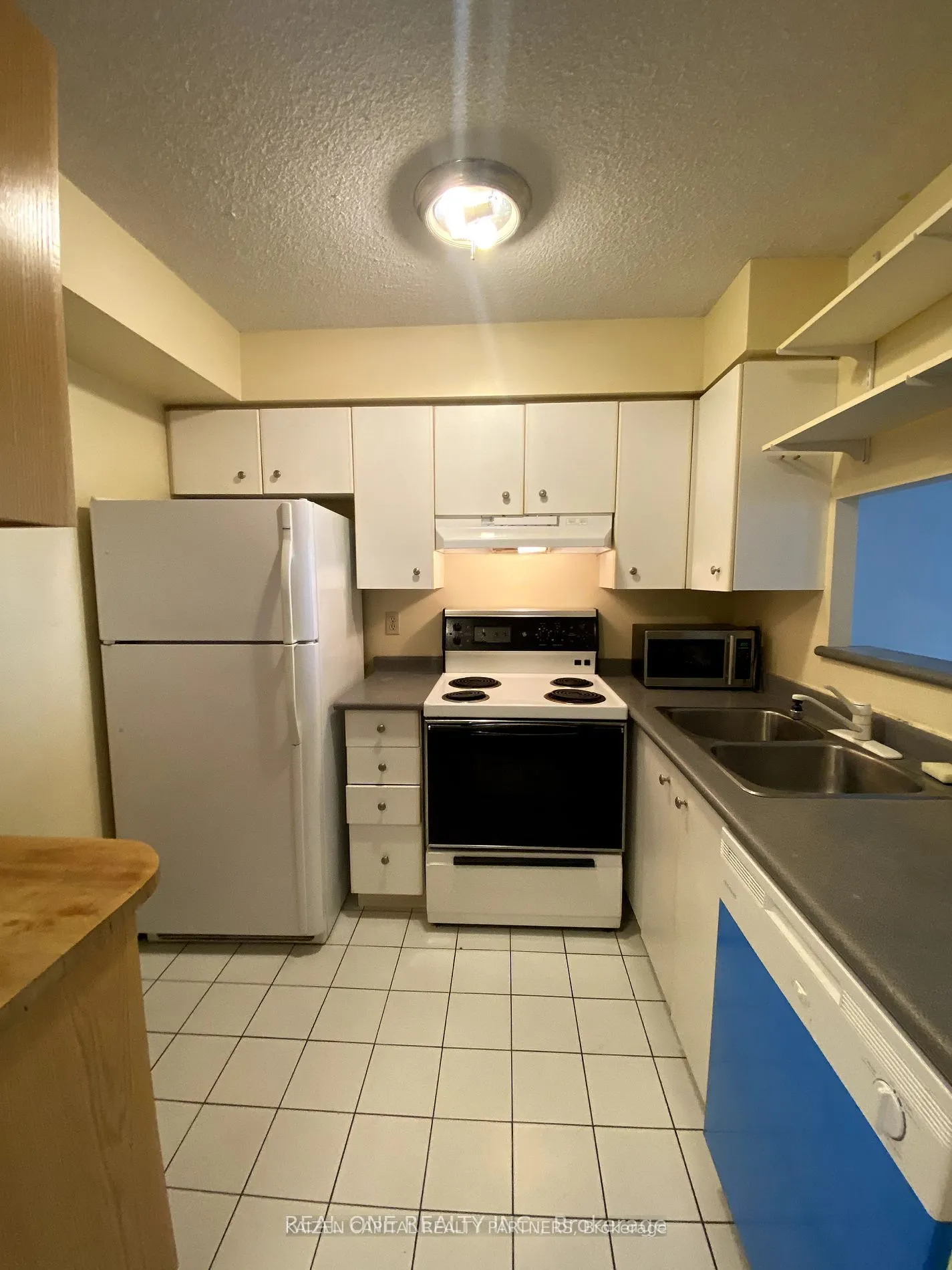 24 Wellesley Street W, #407
