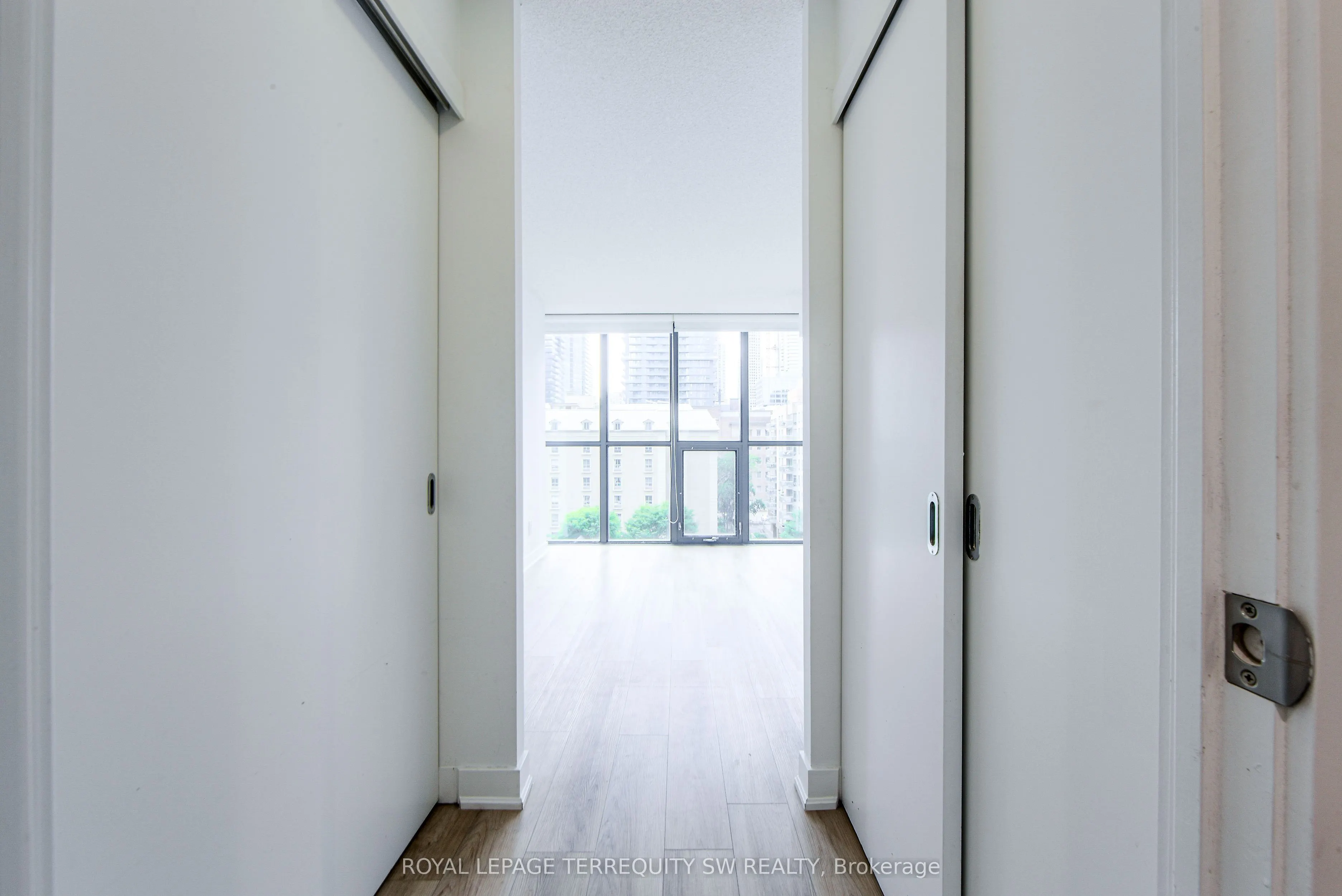 110 Charles Street E, #707