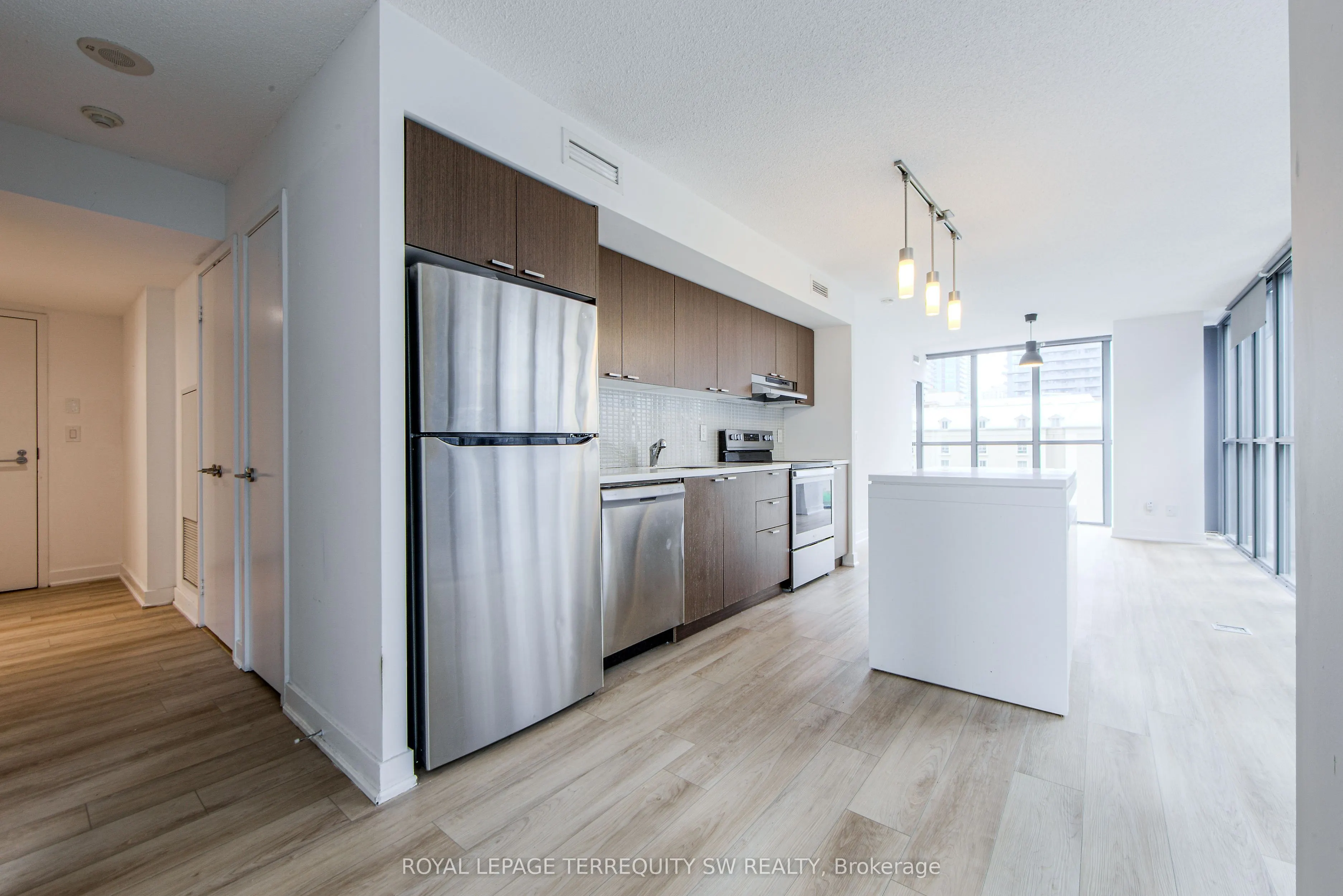 110 Charles Street E, #707