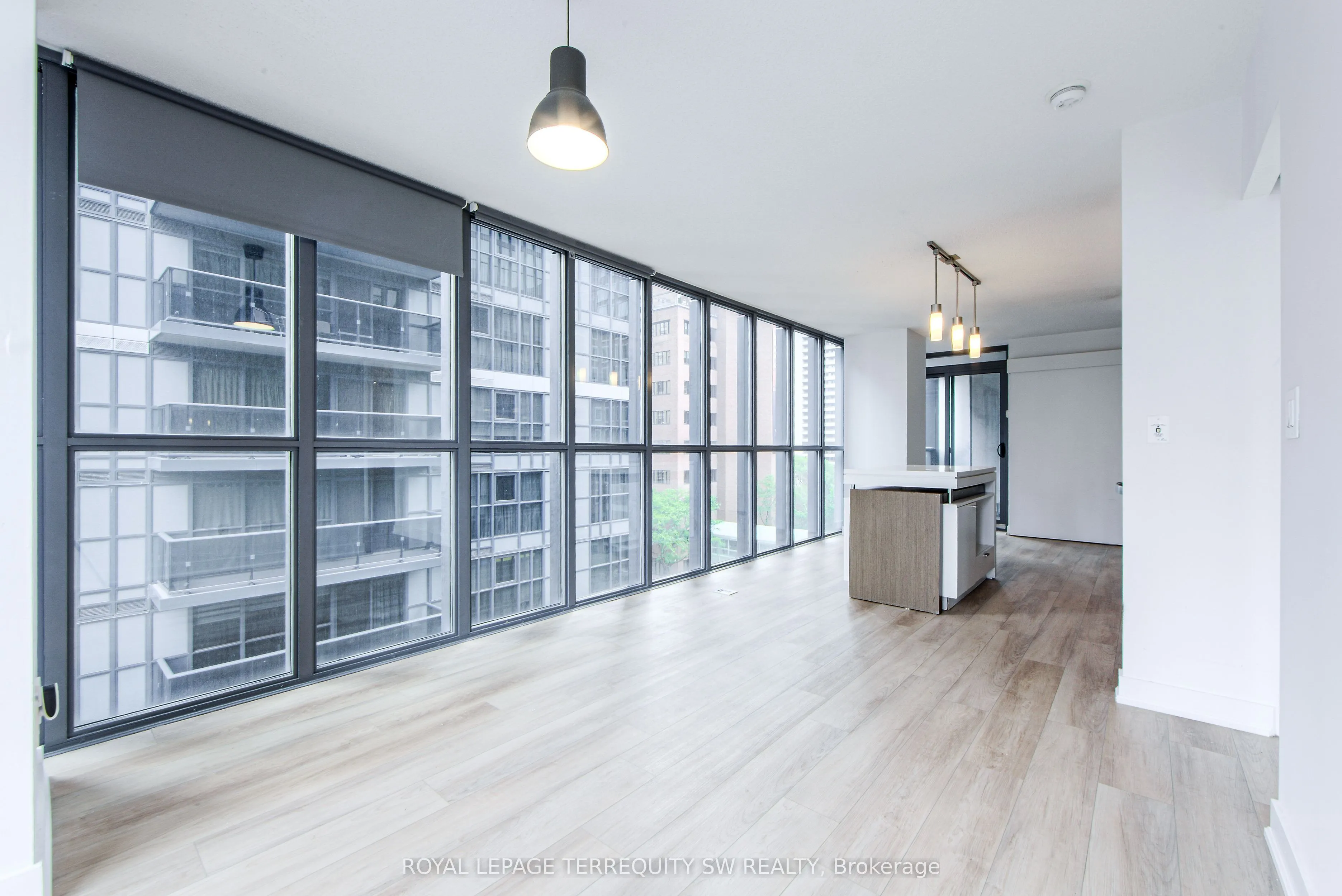 110 Charles Street E, #707