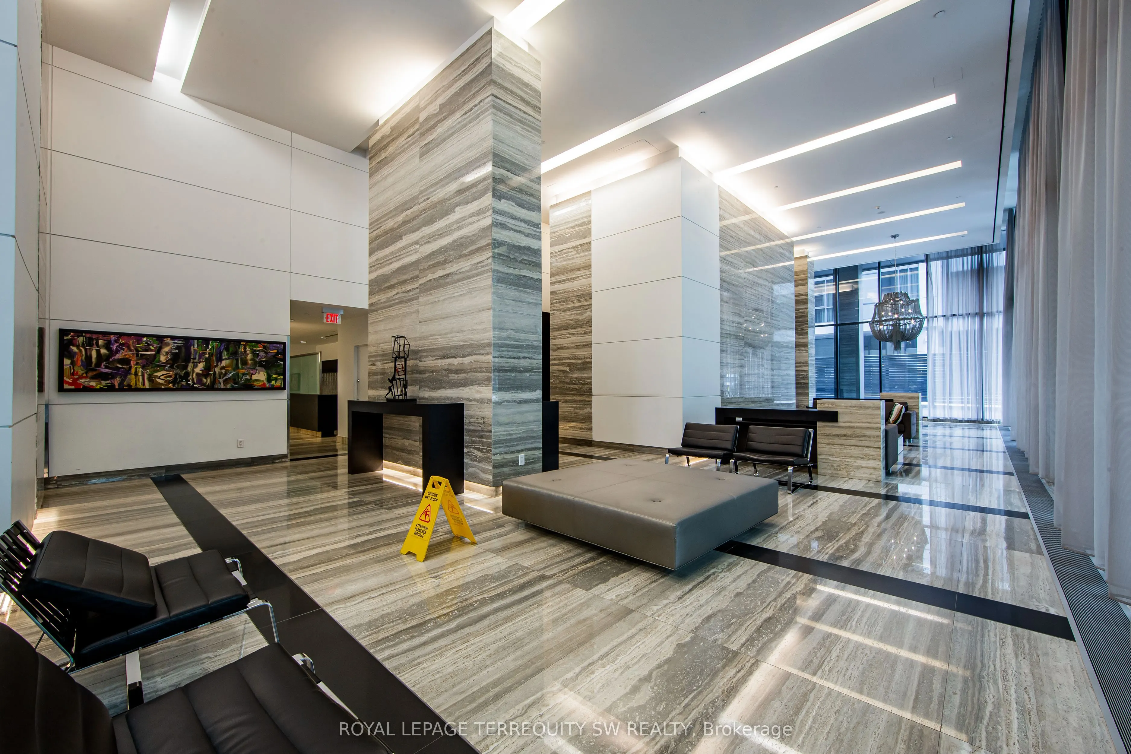 110 Charles Street E, #707