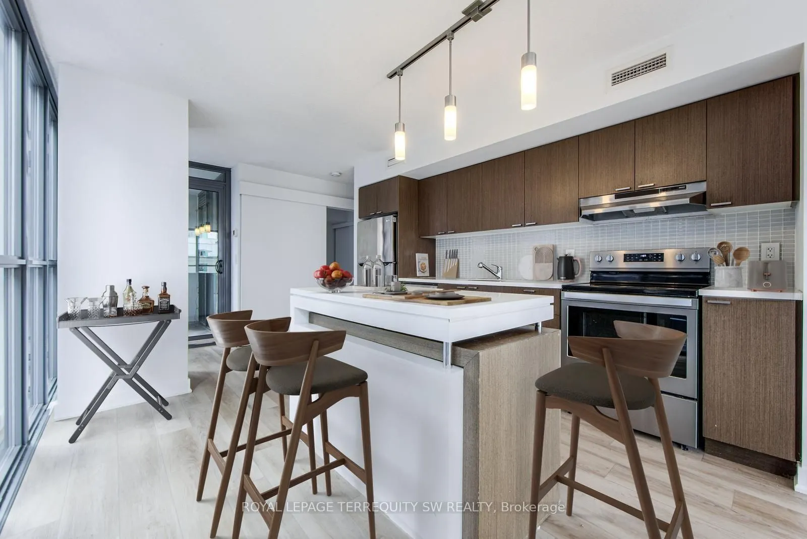 110 Charles Street E, #707