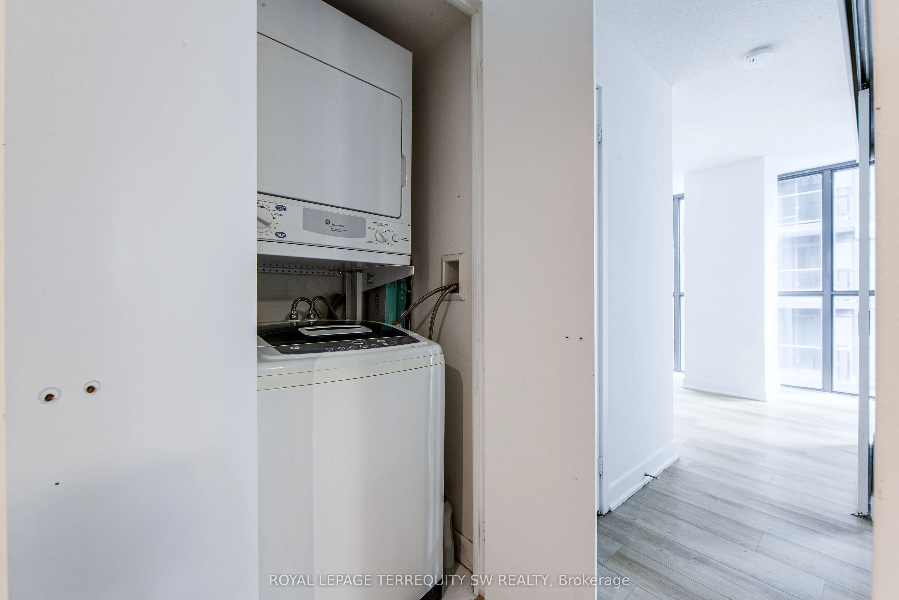 110 Charles Street E, #707