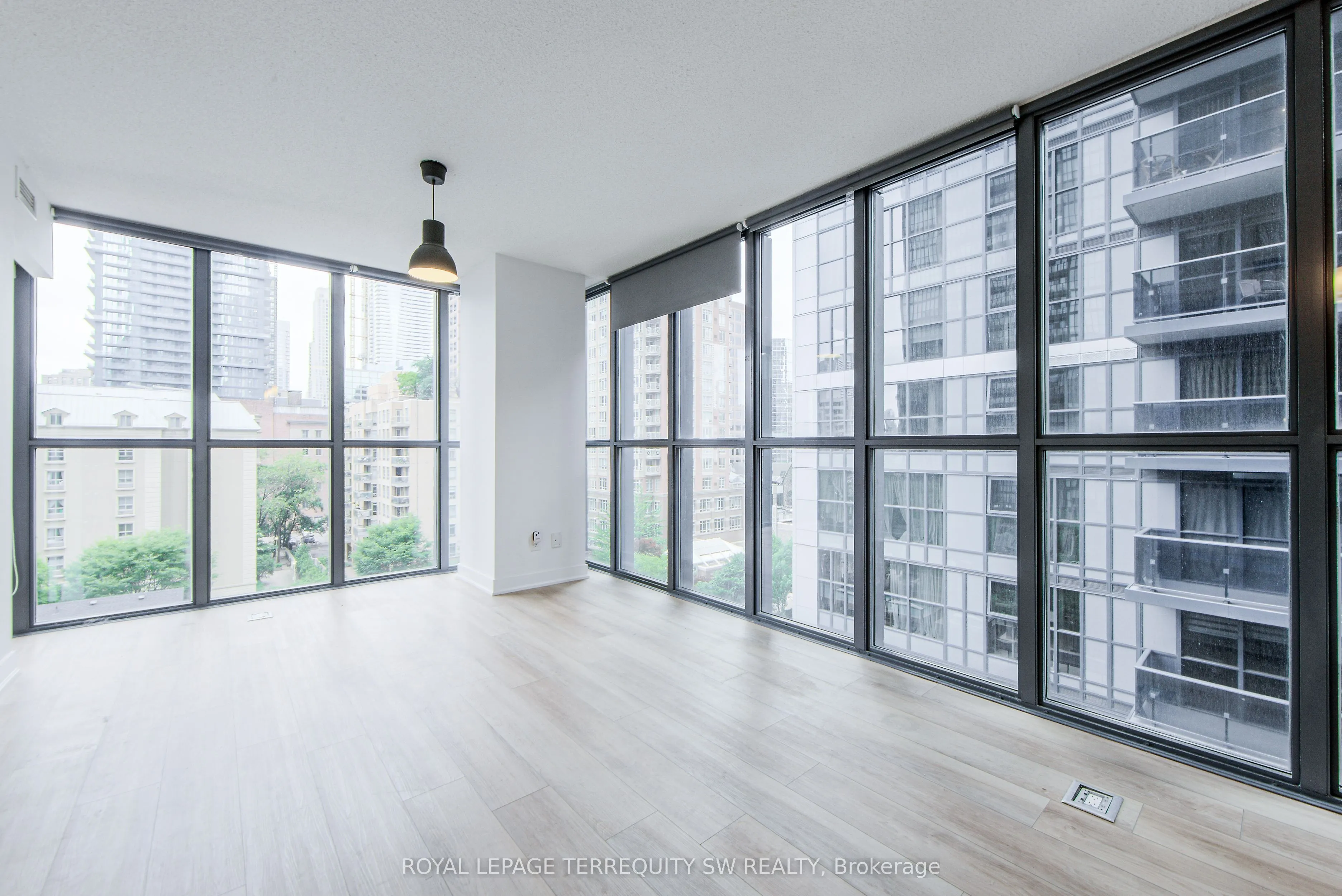 110 Charles Street E, #707