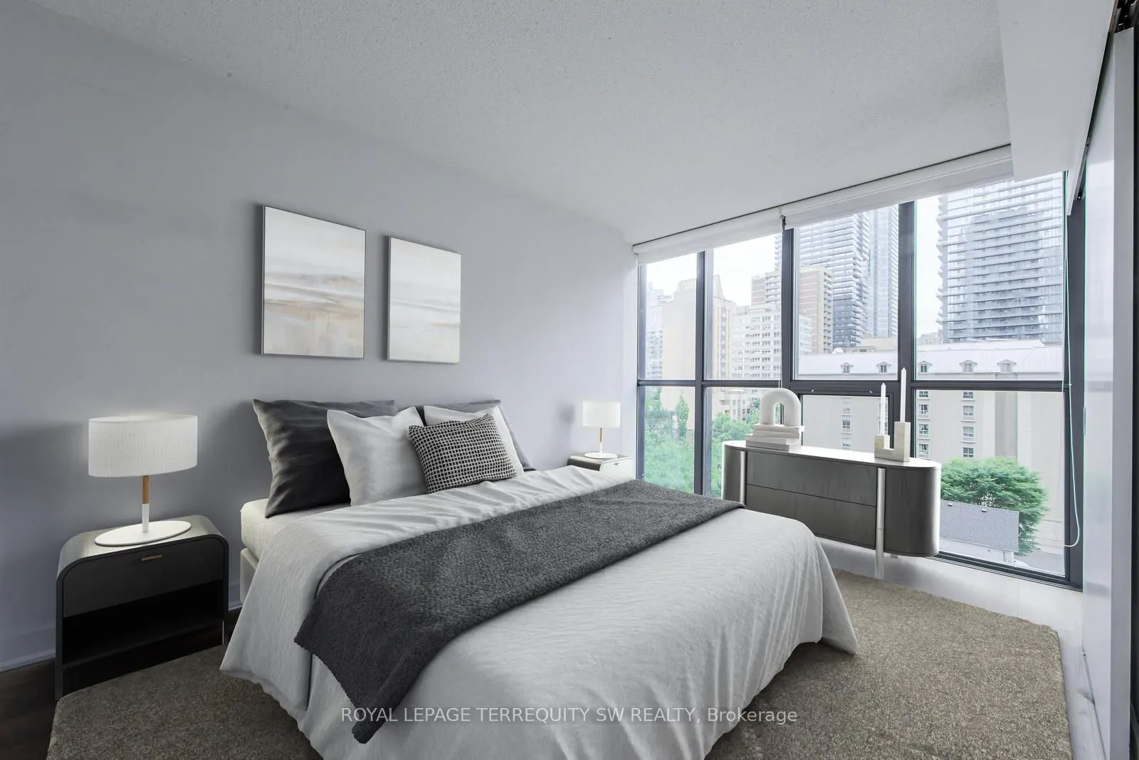 110 Charles Street E, #707