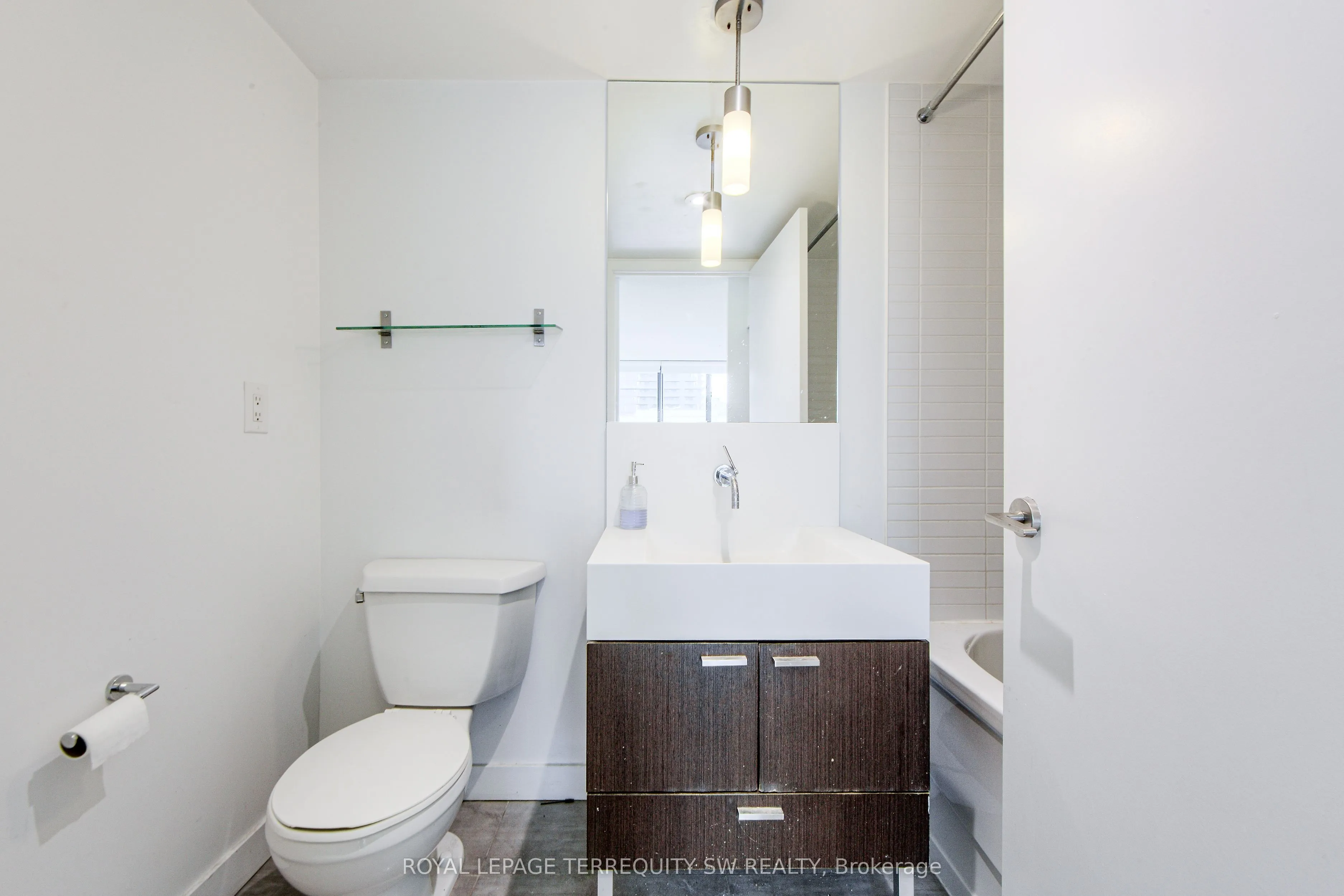 110 Charles Street E, #707