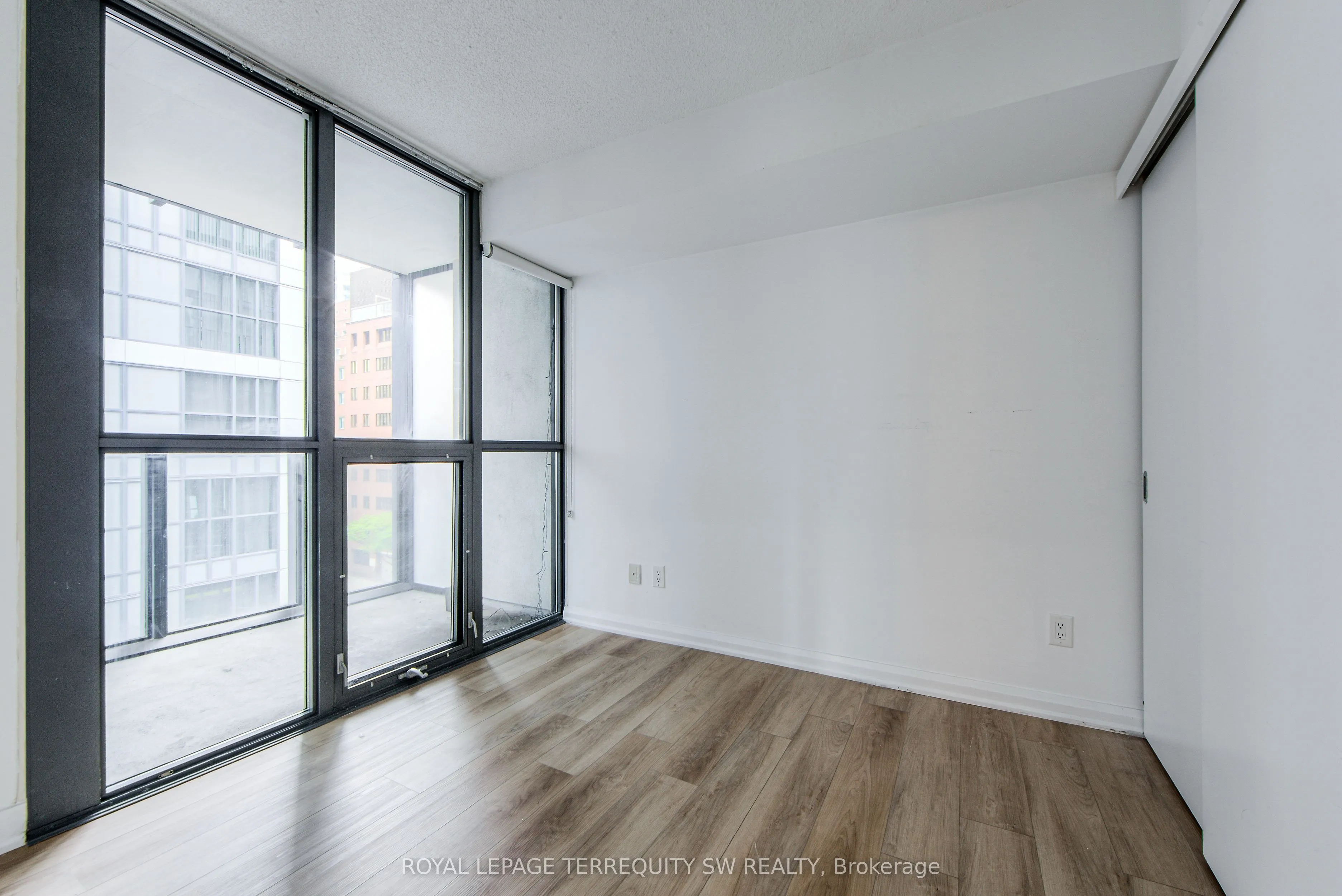 110 Charles Street E, #707