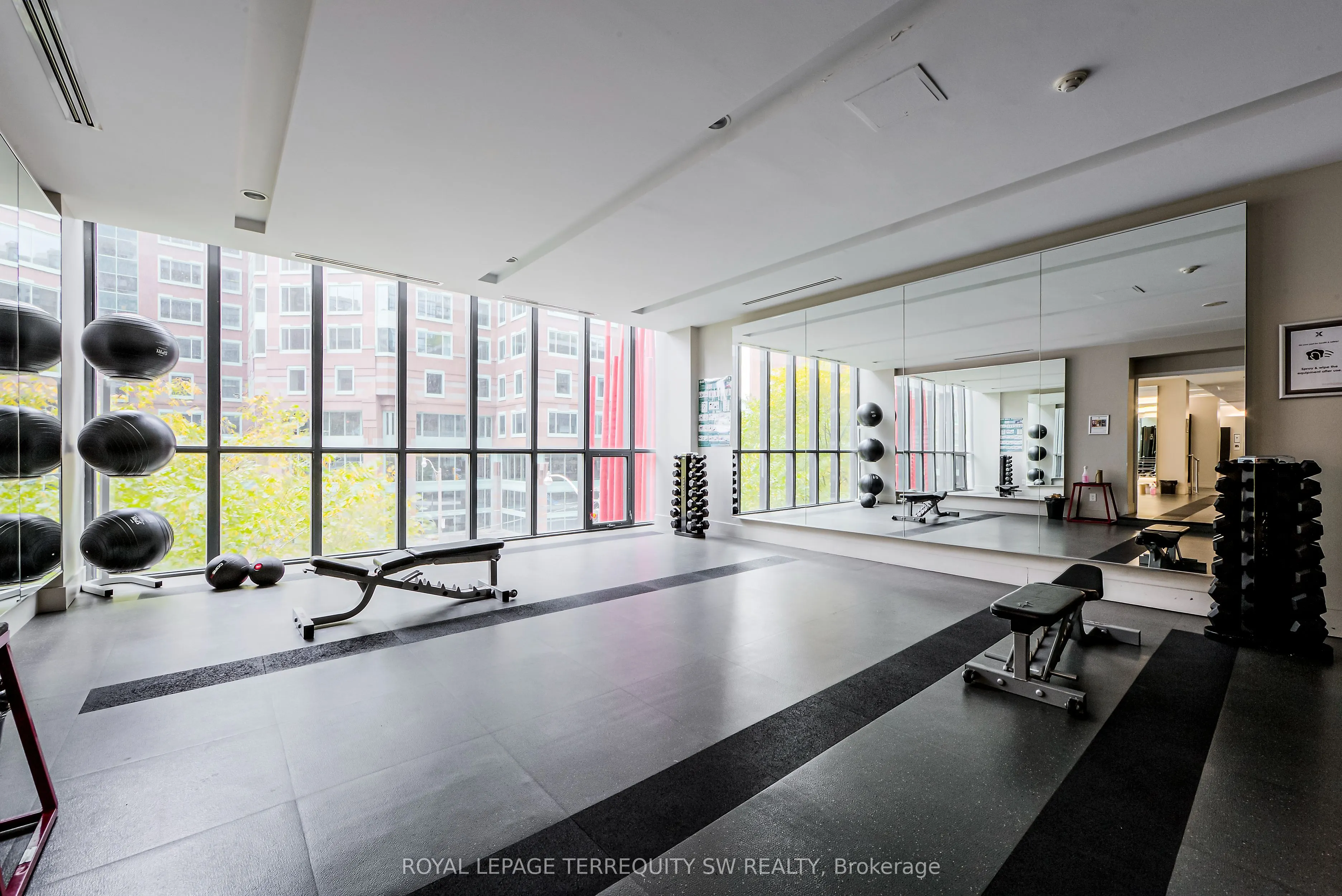 110 Charles Street E, #707