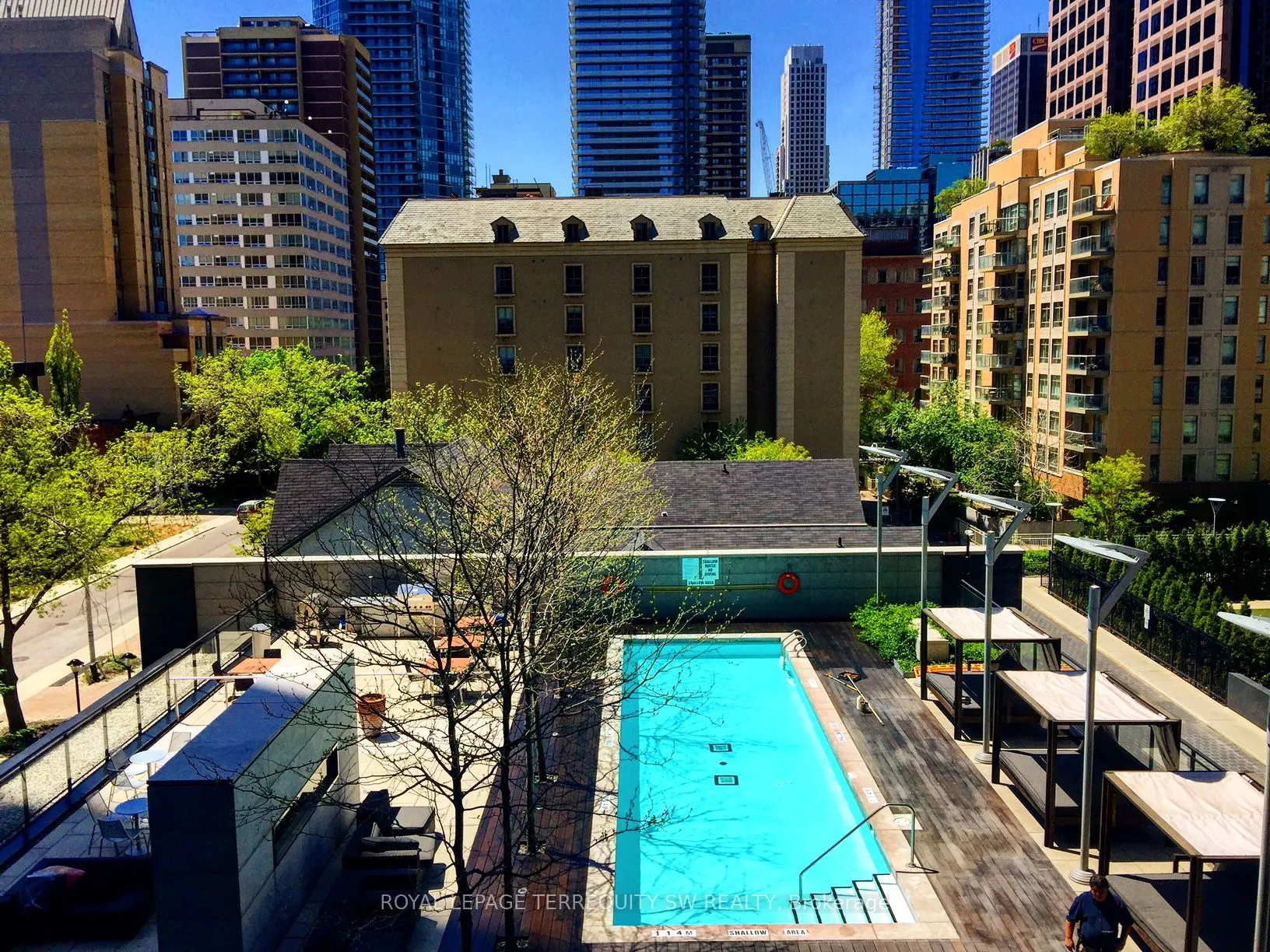 110 Charles Street E, #707