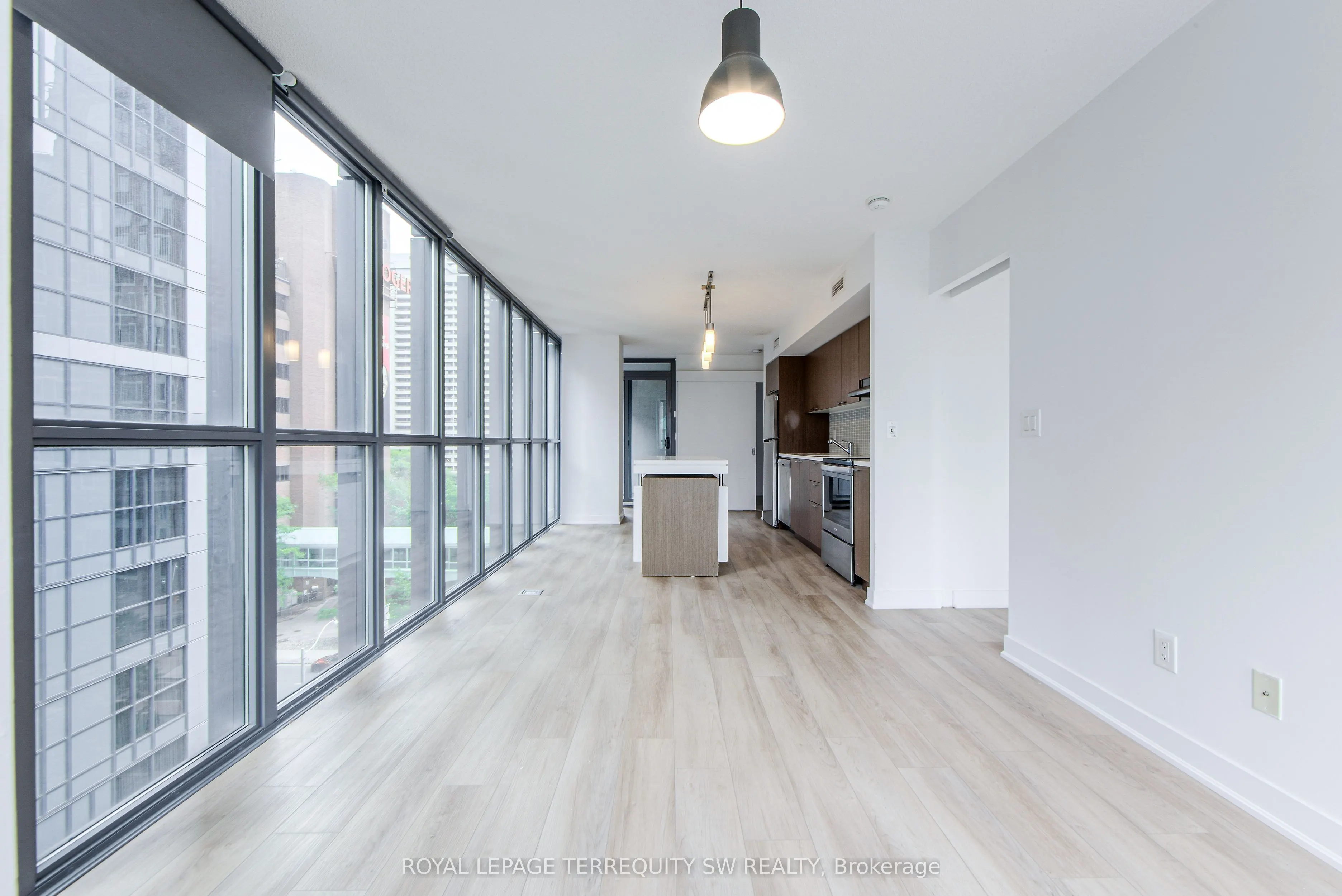 110 Charles Street E, #707