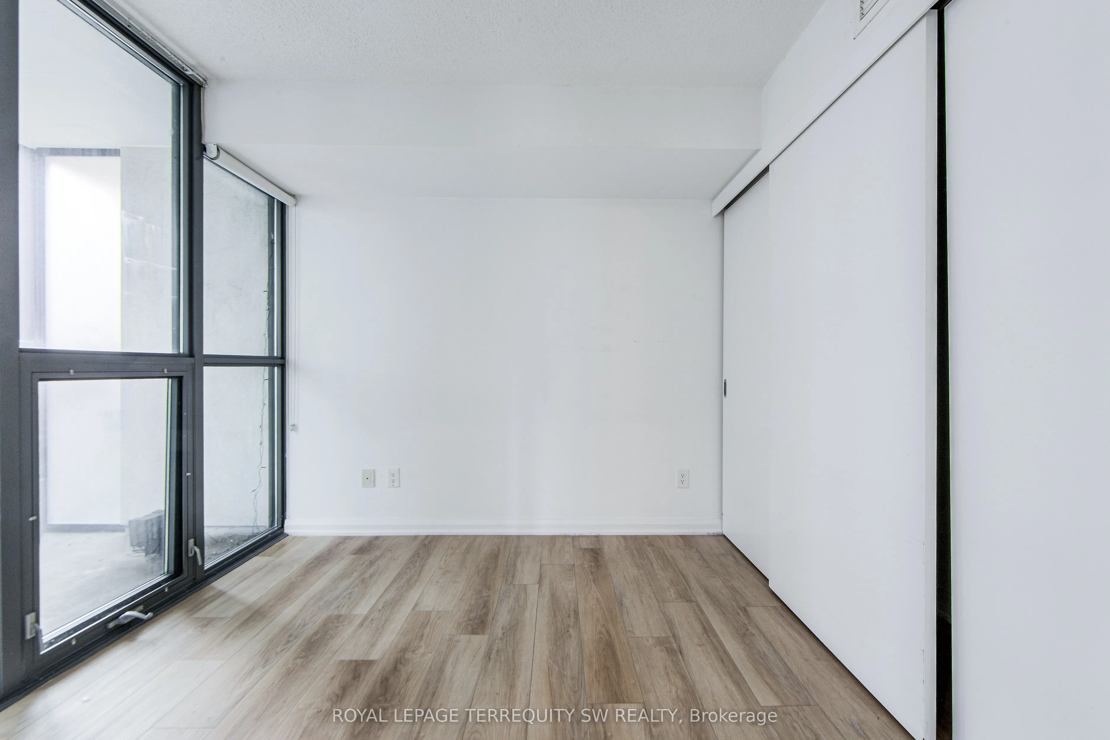 110 Charles Street E, #707