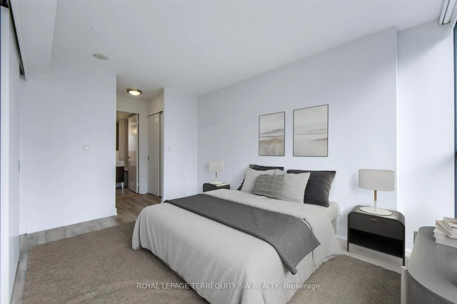 110 Charles Street E, #707