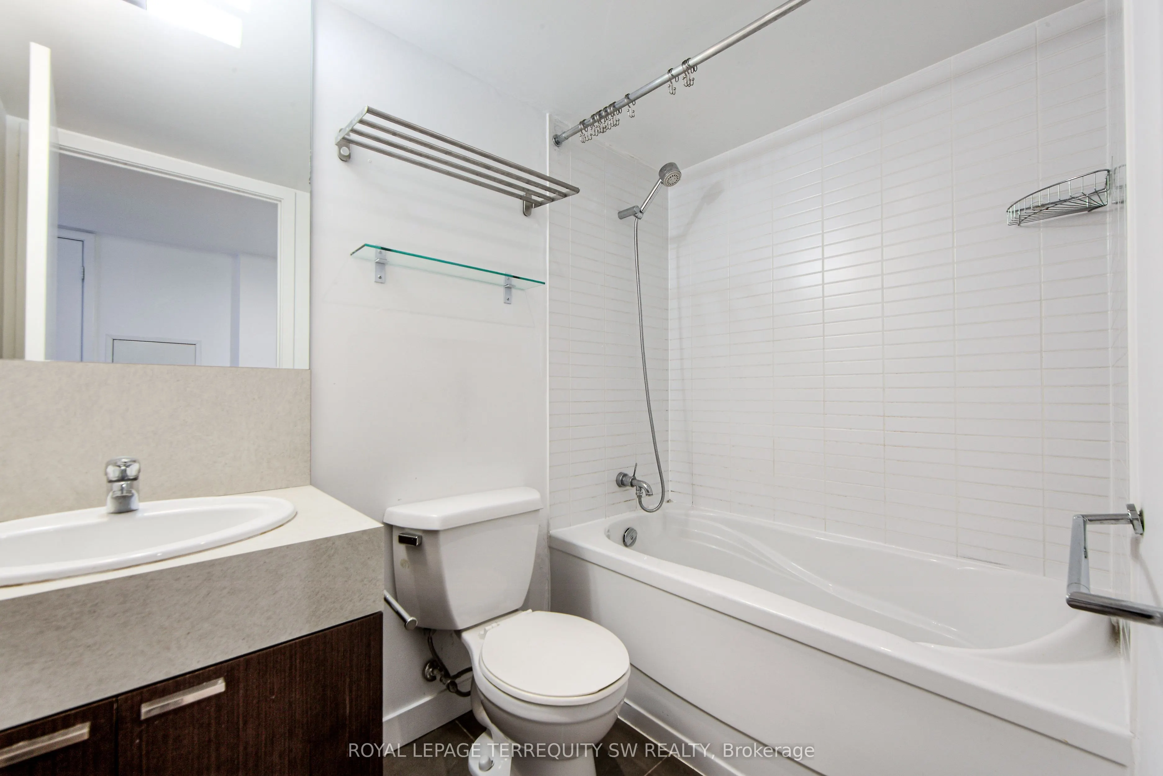 110 Charles Street E, #707