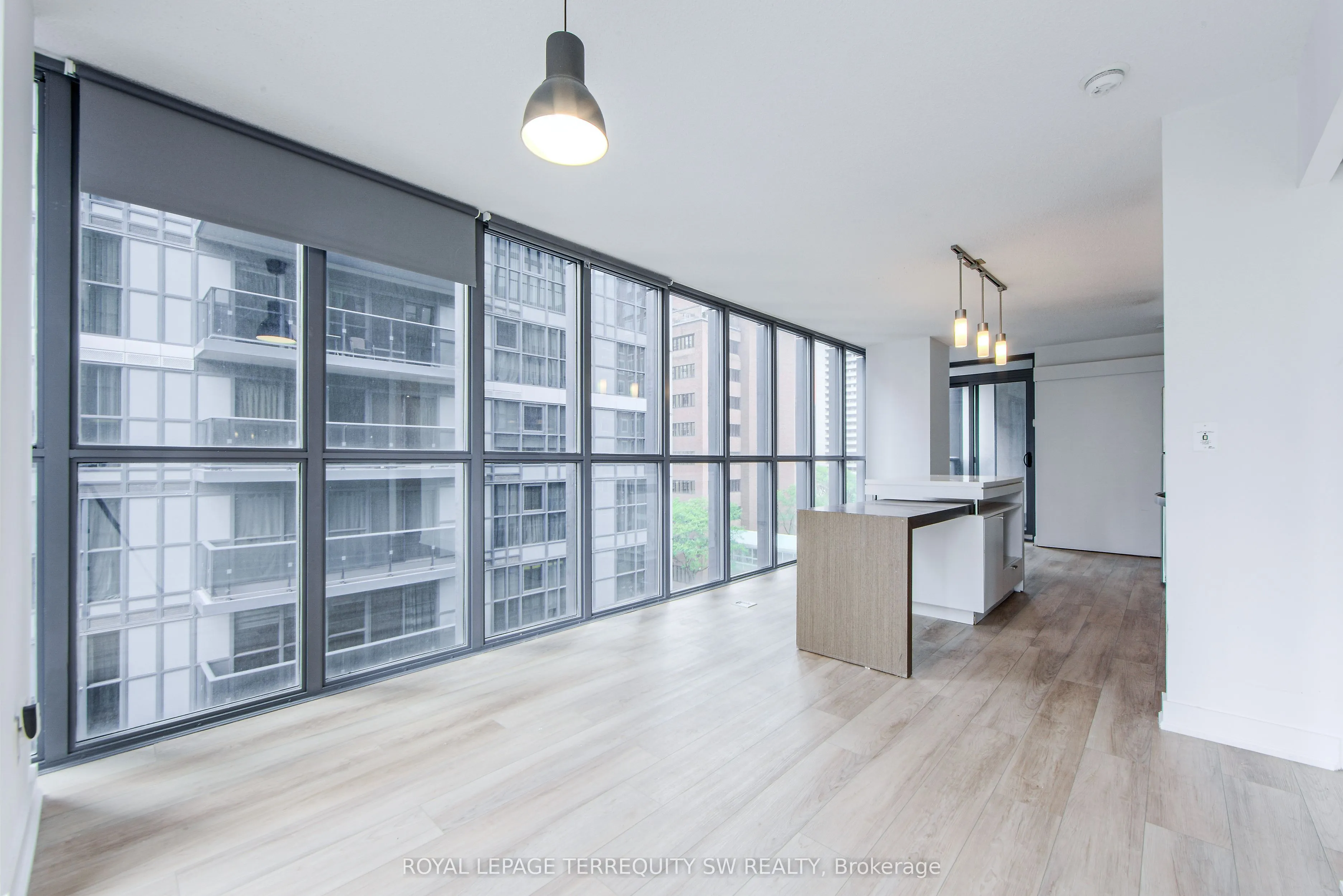 110 Charles Street E, #707