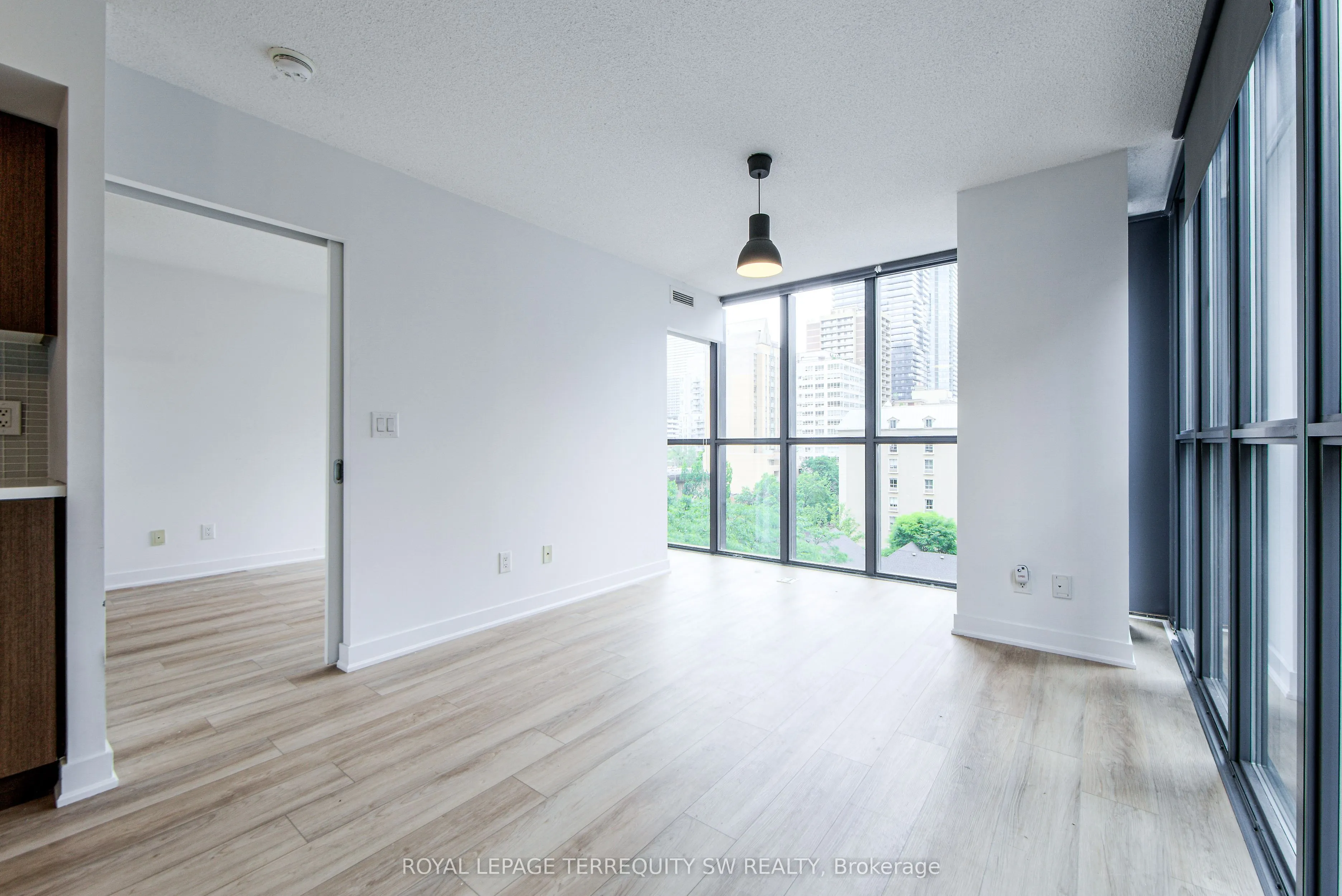 110 Charles Street E, #707