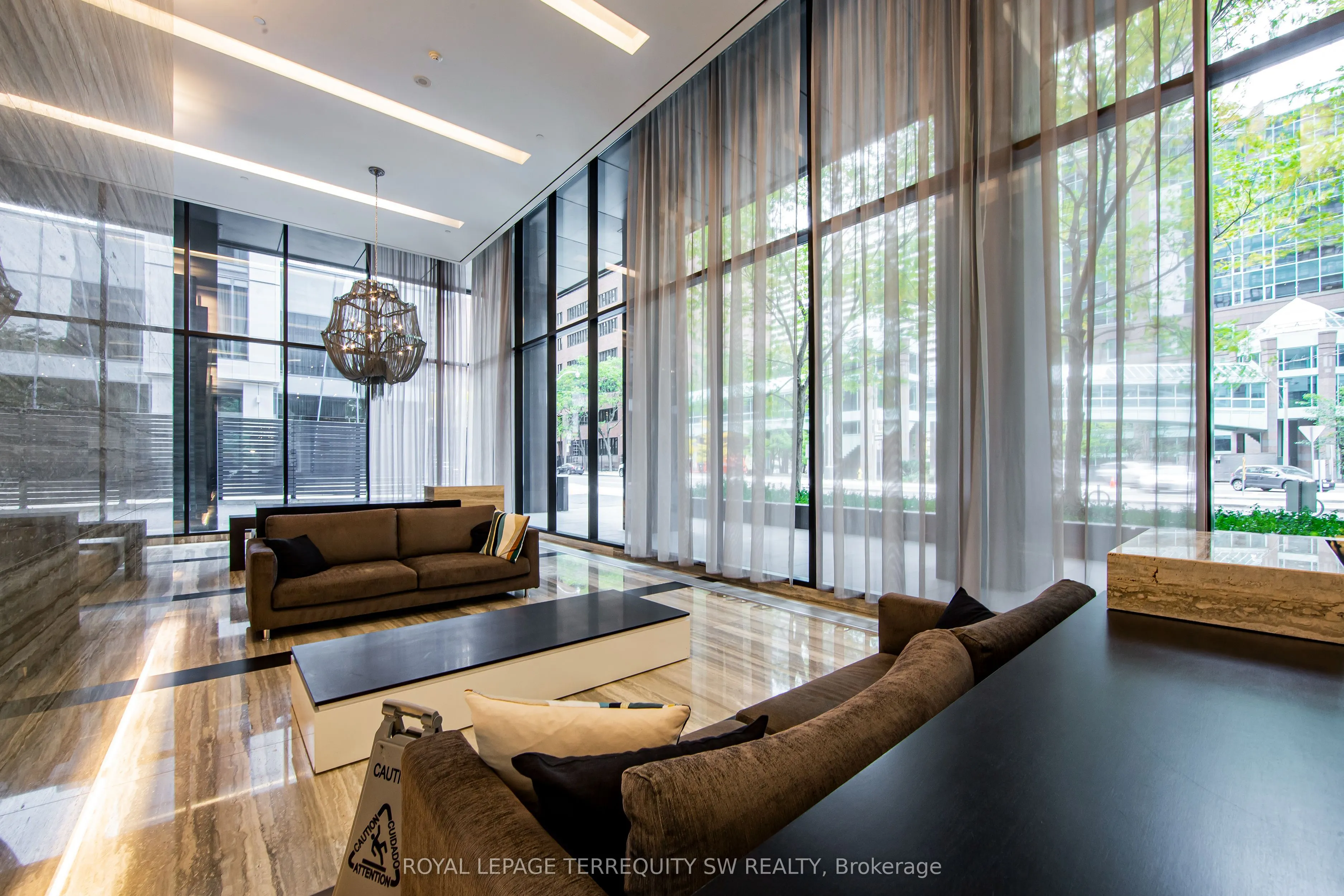 110 Charles Street E, #707