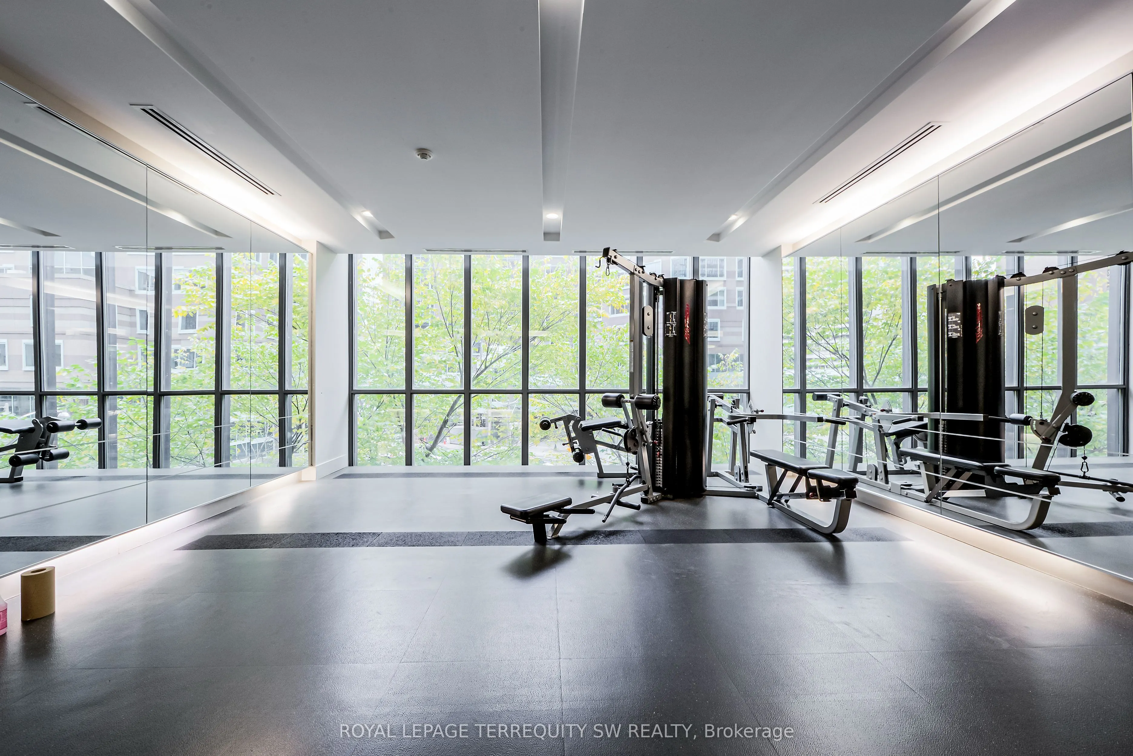 110 Charles Street E, #707