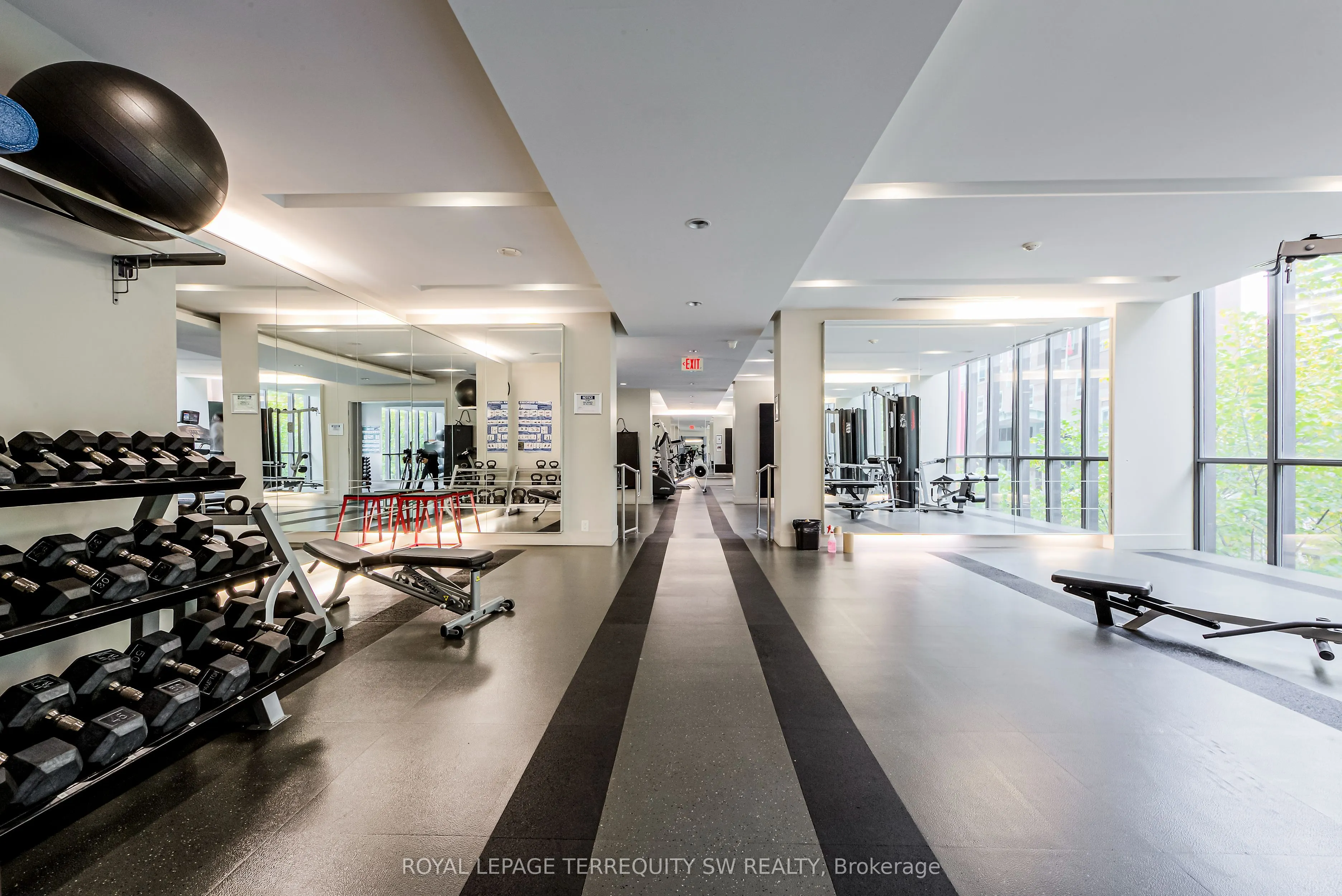 110 Charles Street E, #707