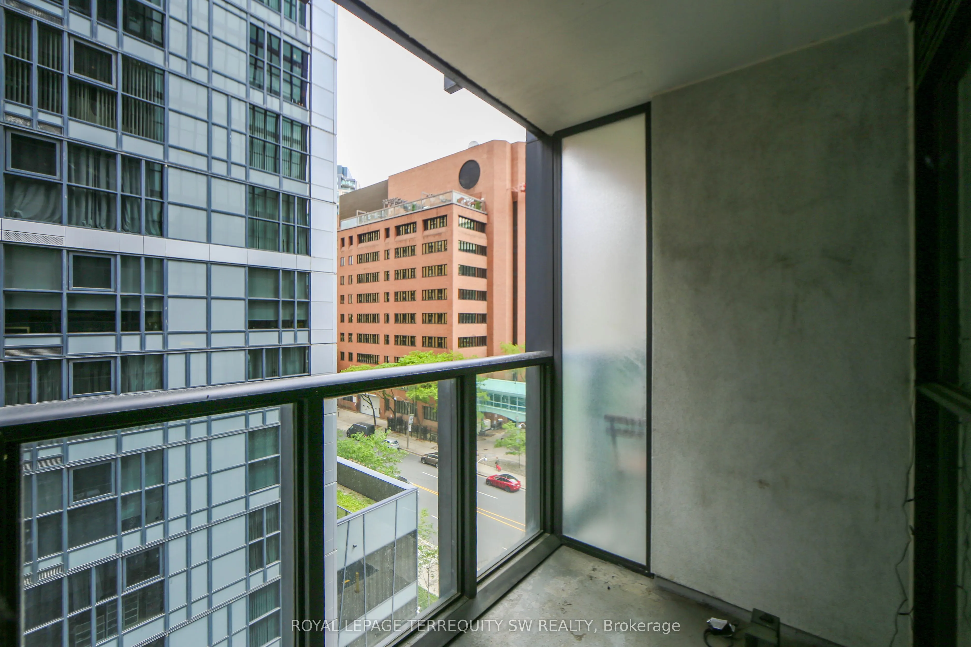 110 Charles Street E, #707