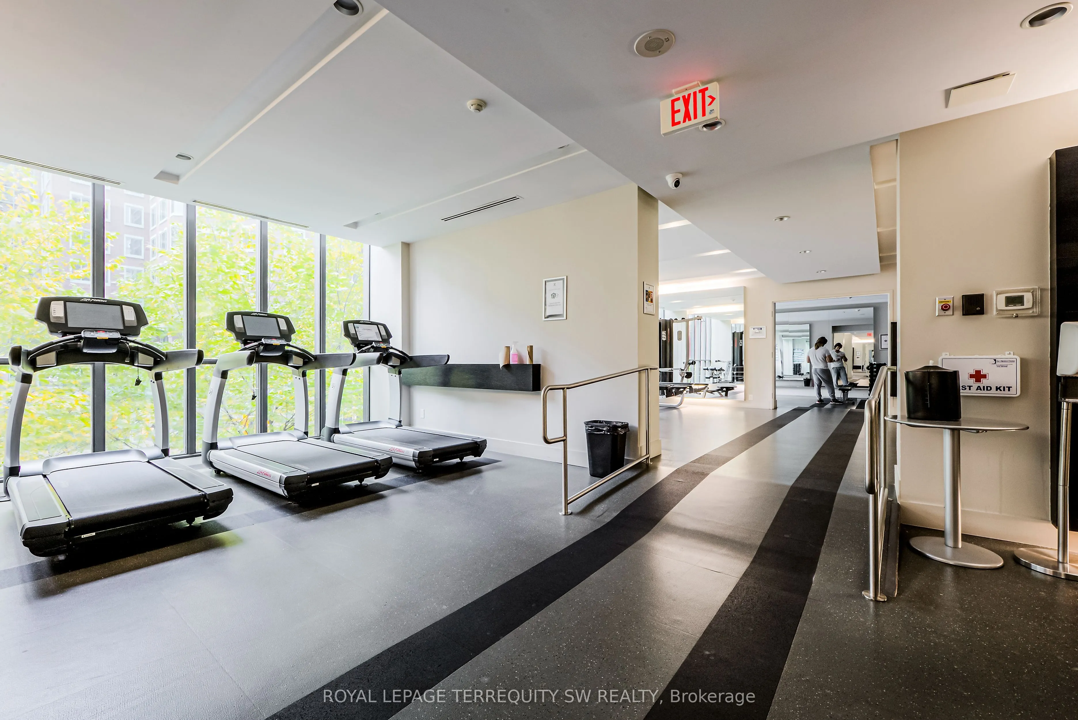 110 Charles Street E, #707