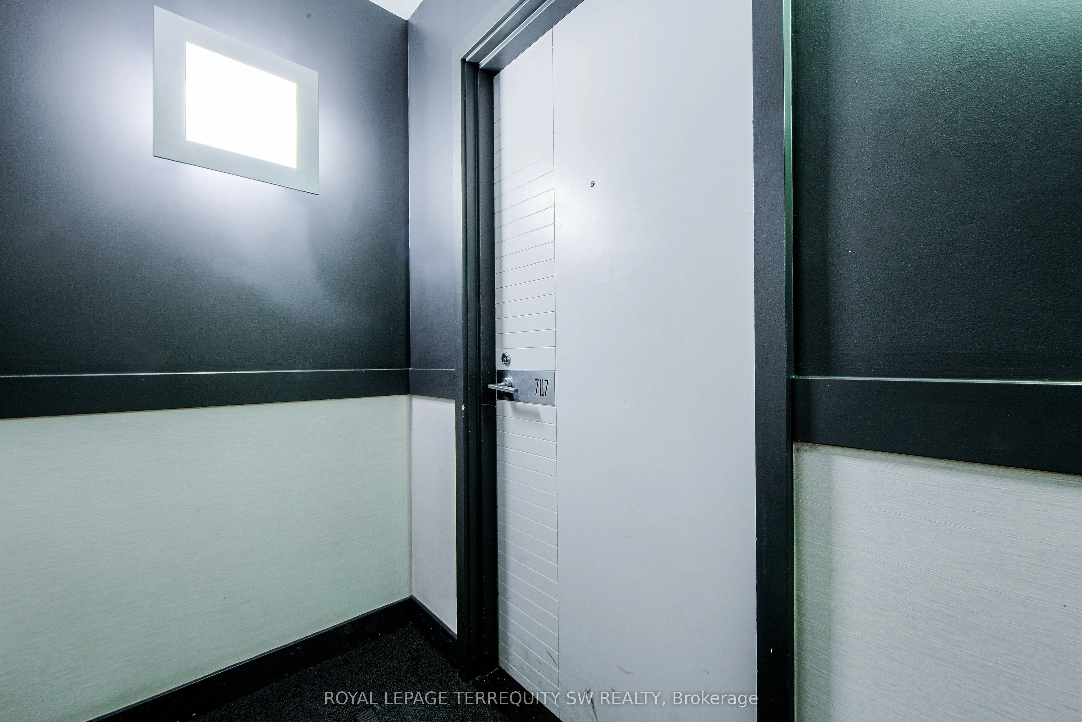 110 Charles Street E, #707