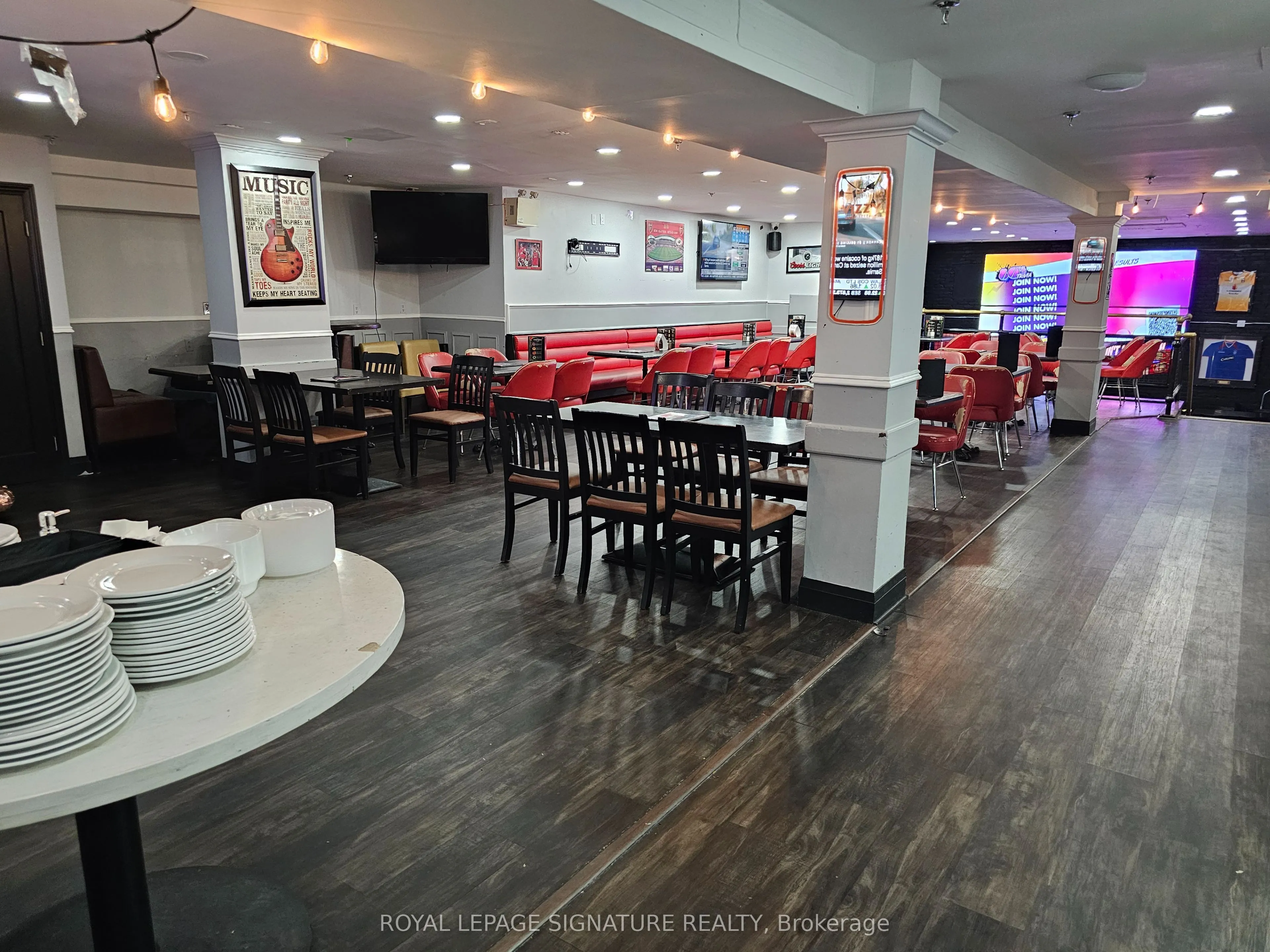49 St Clair Avenue W