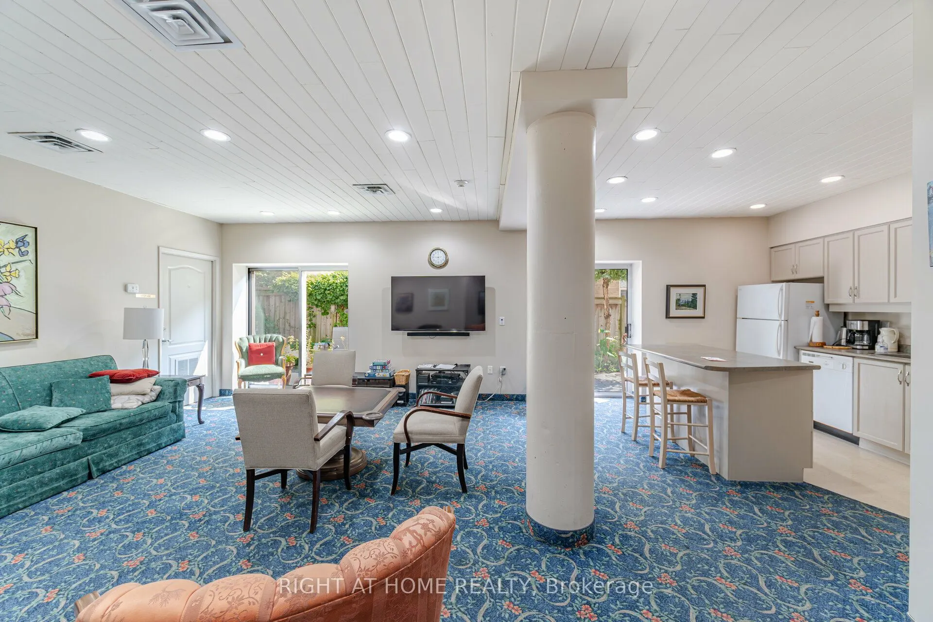 1387 Bayview Avenue E, #306