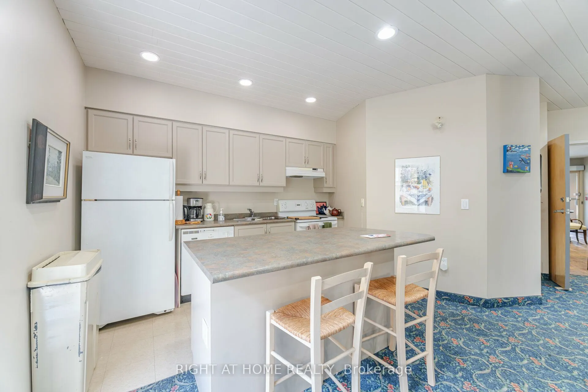 1387 Bayview Avenue E, #306