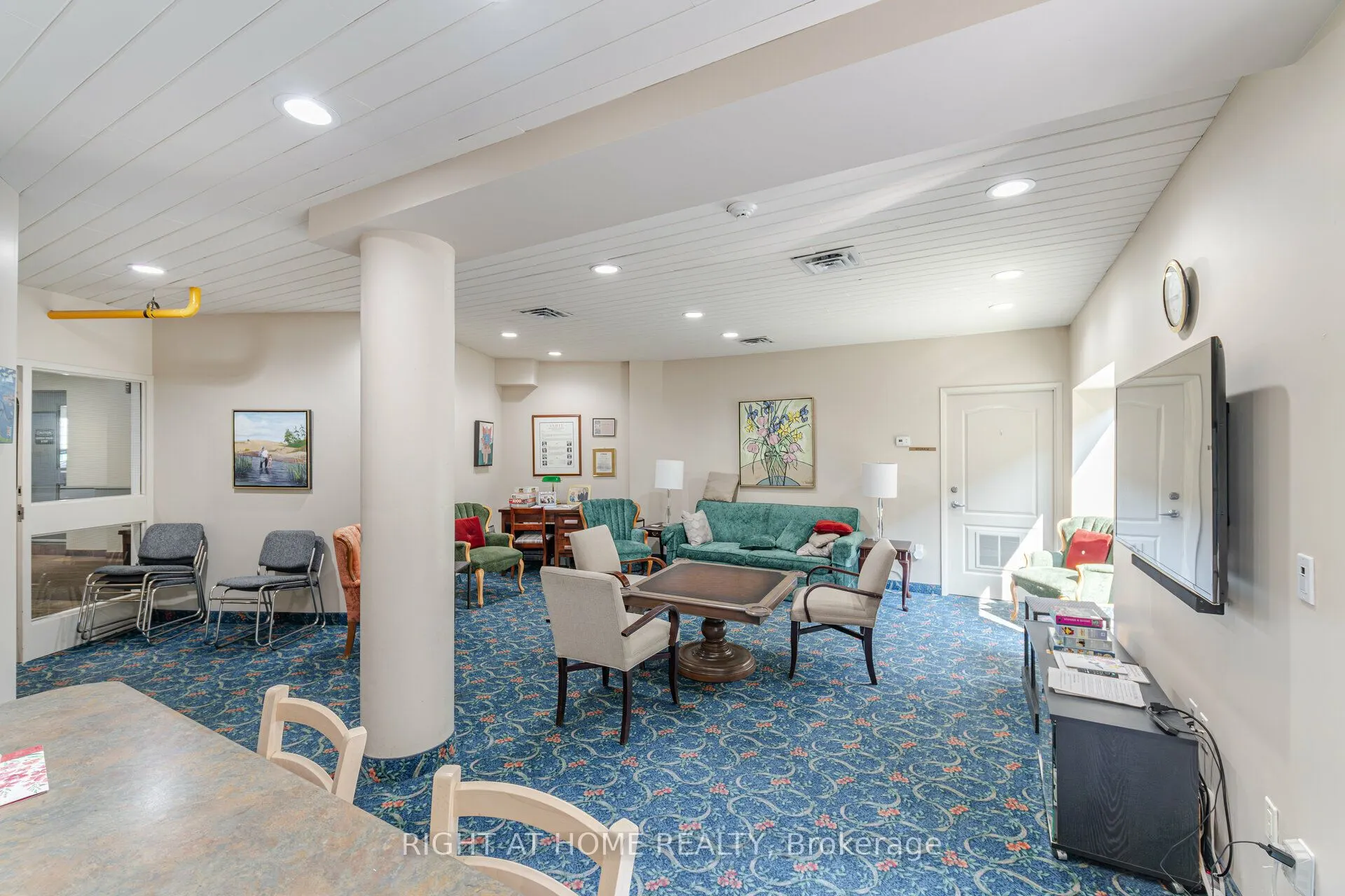 1387 Bayview Avenue E, #306