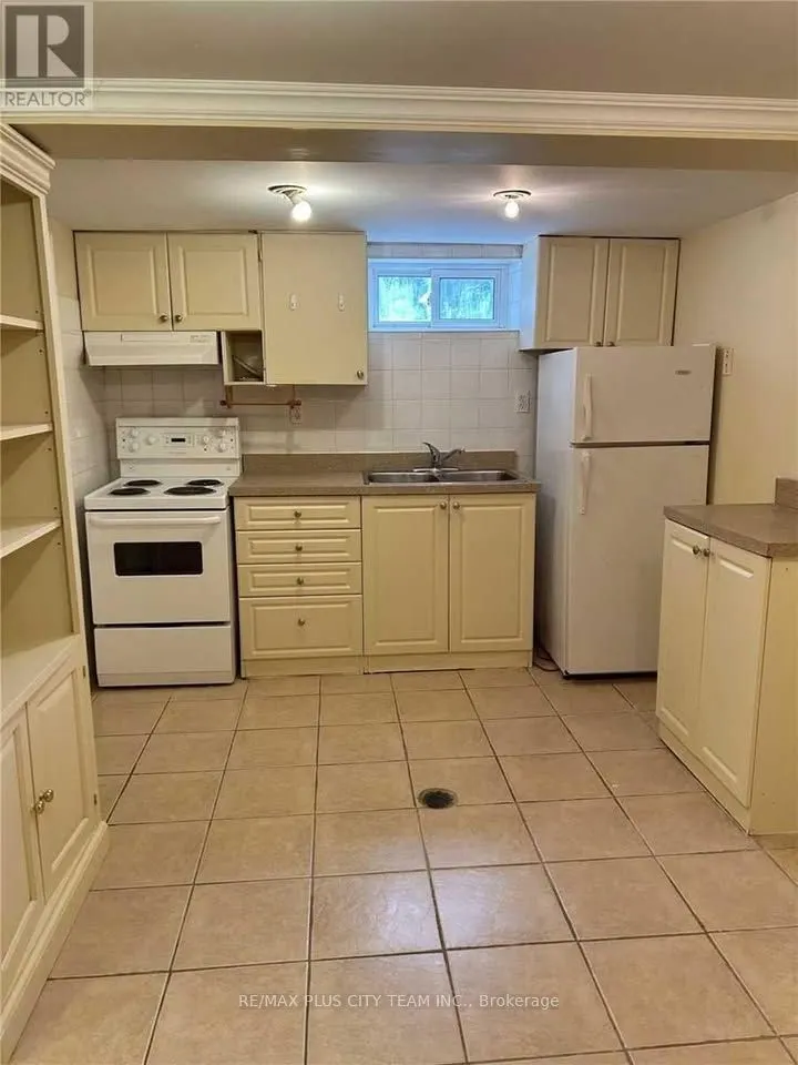 1745 Bathurst Street, #B
