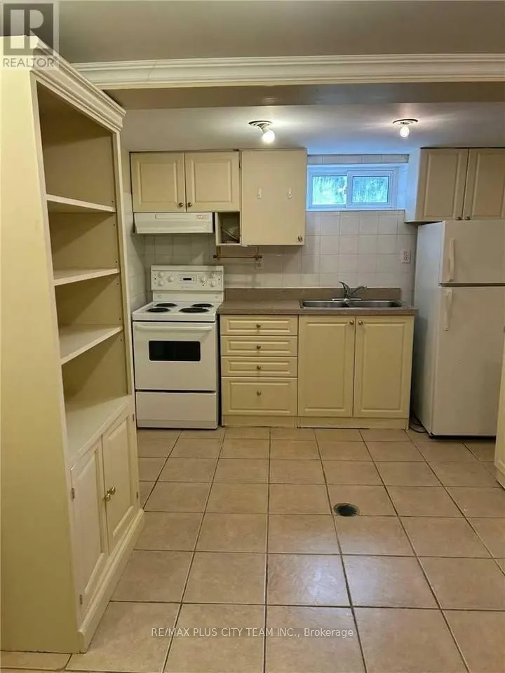 1745 Bathurst Street, #B