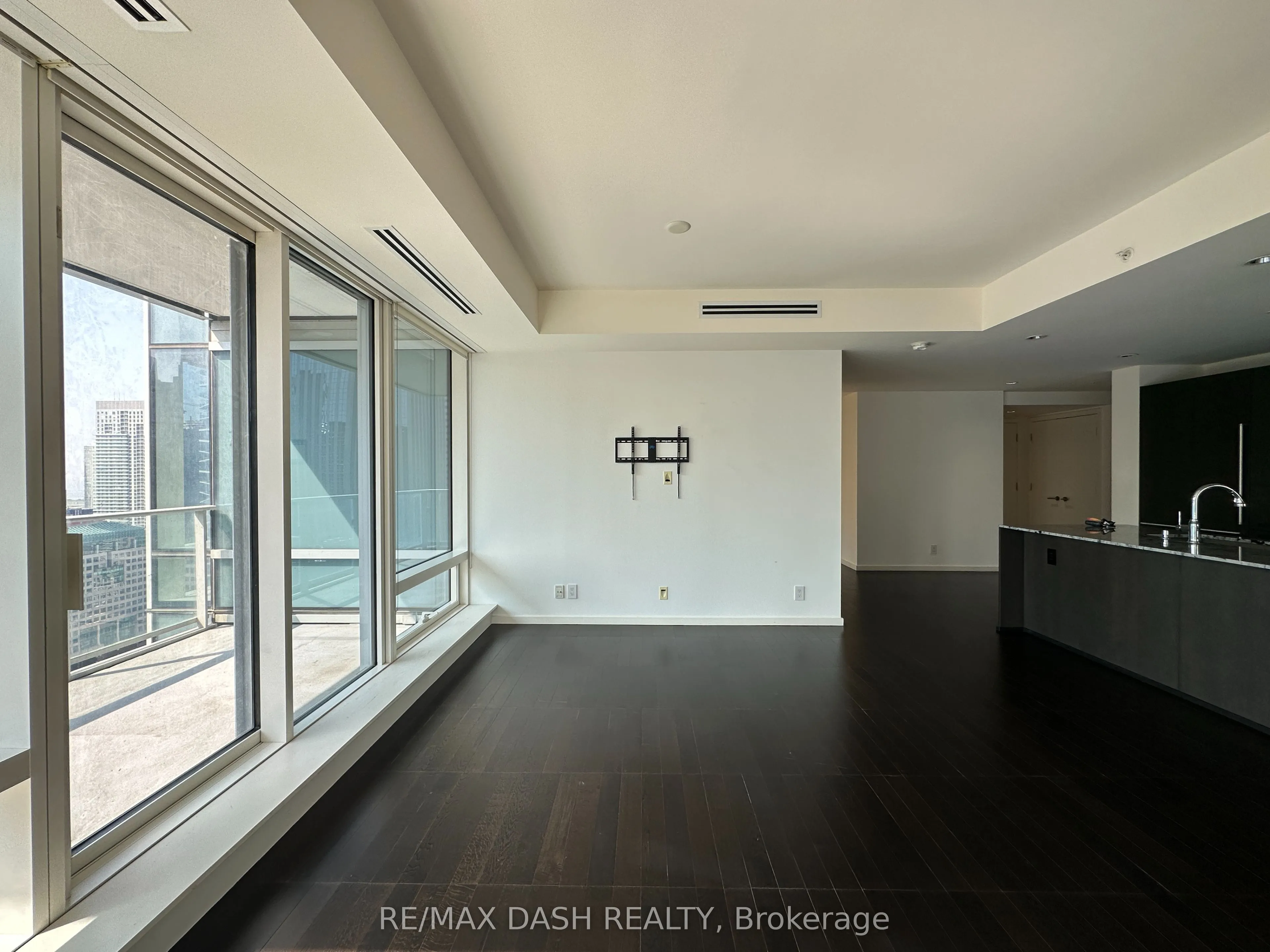 180 University Avenue, #3209