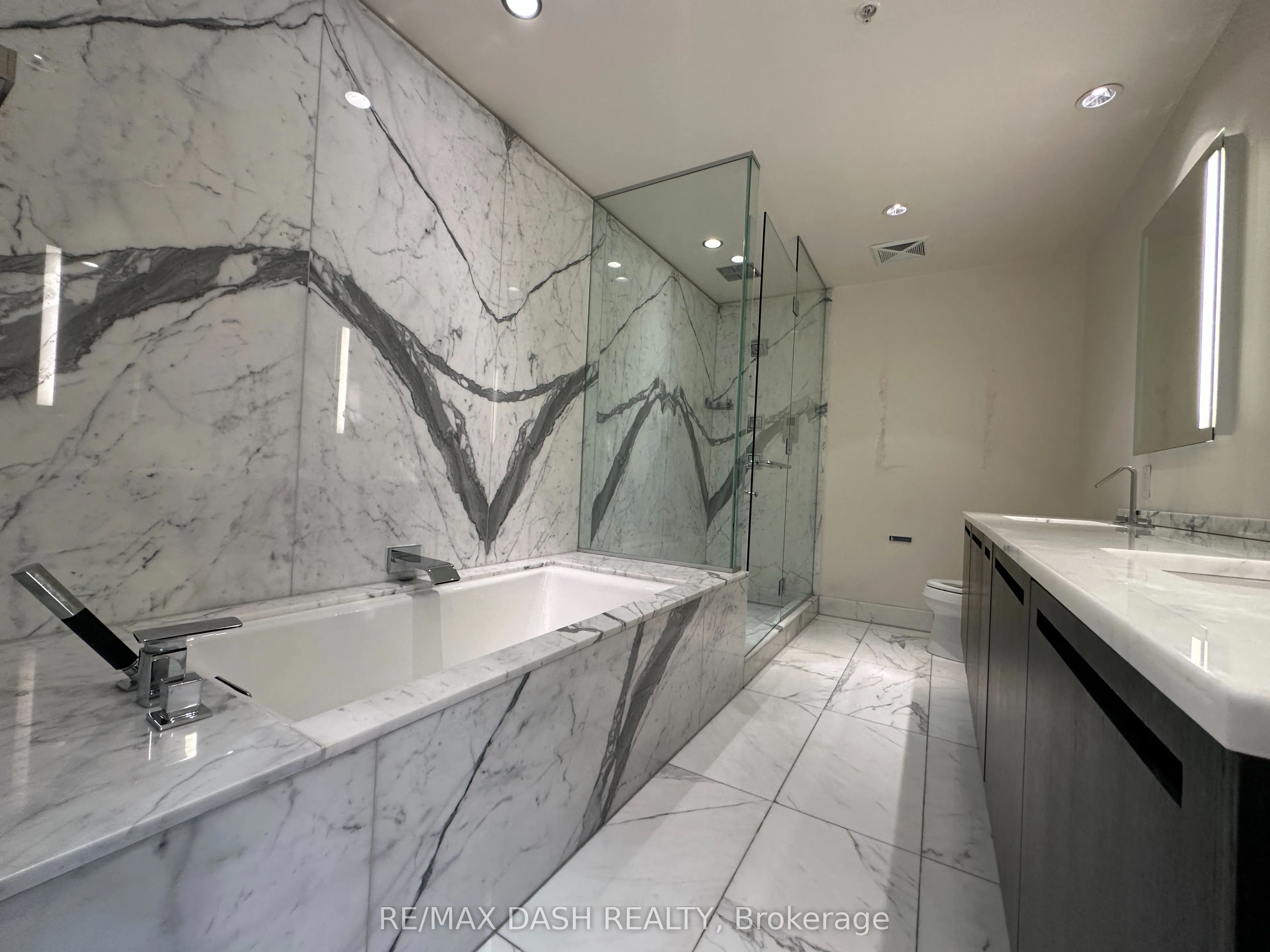 180 University Avenue, #3209