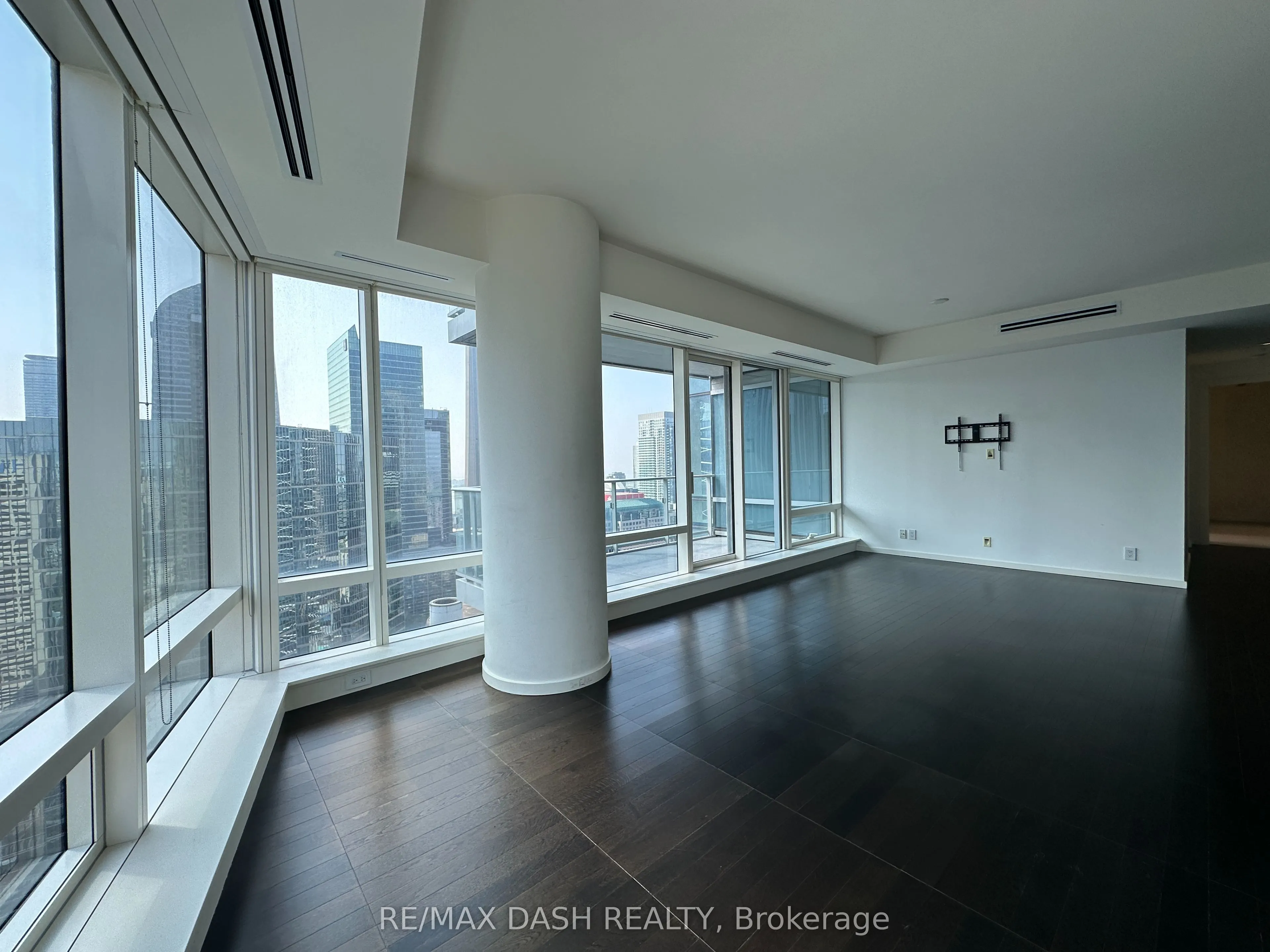 180 University Avenue, #3209