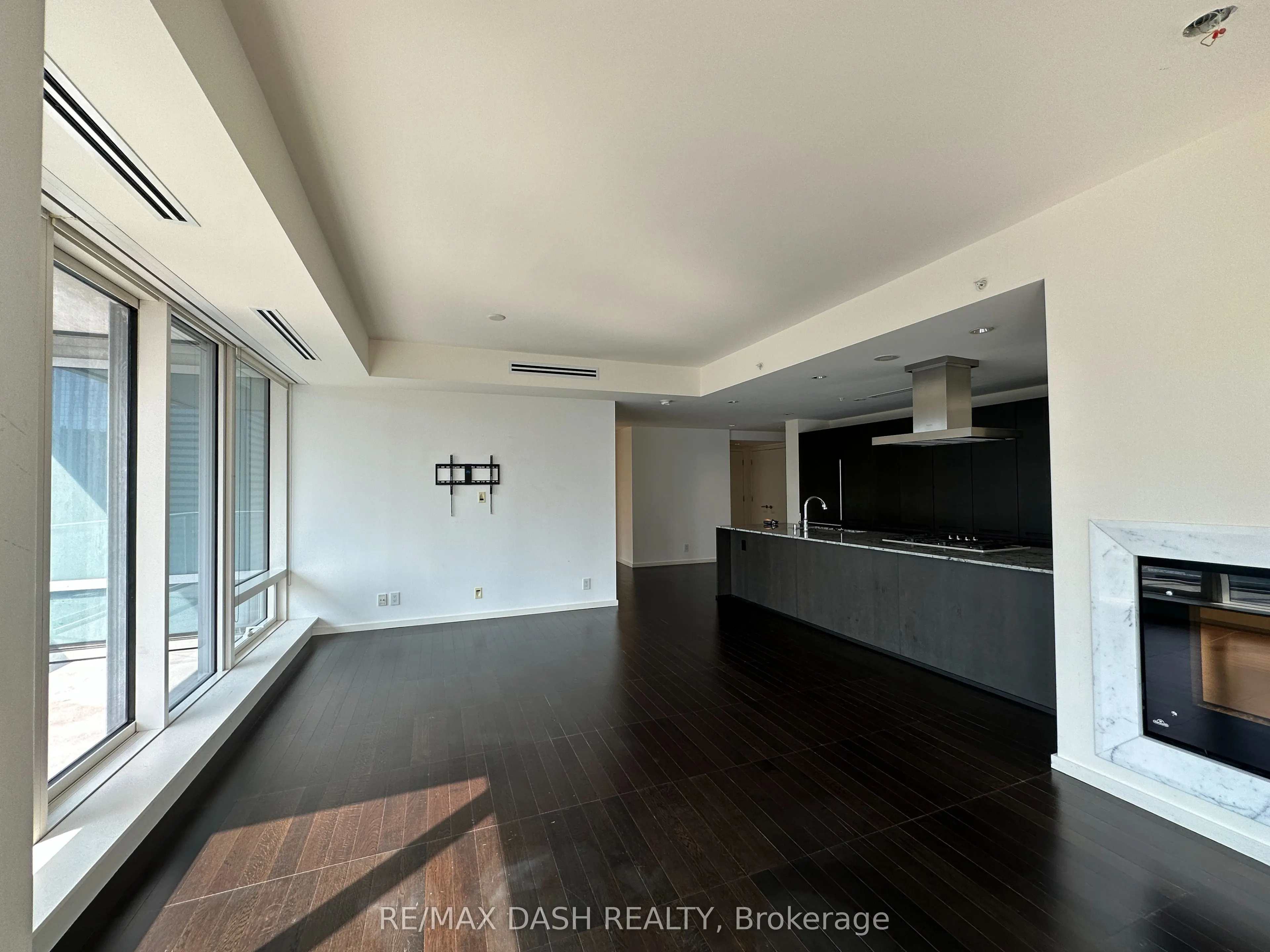 180 University Avenue, #3209