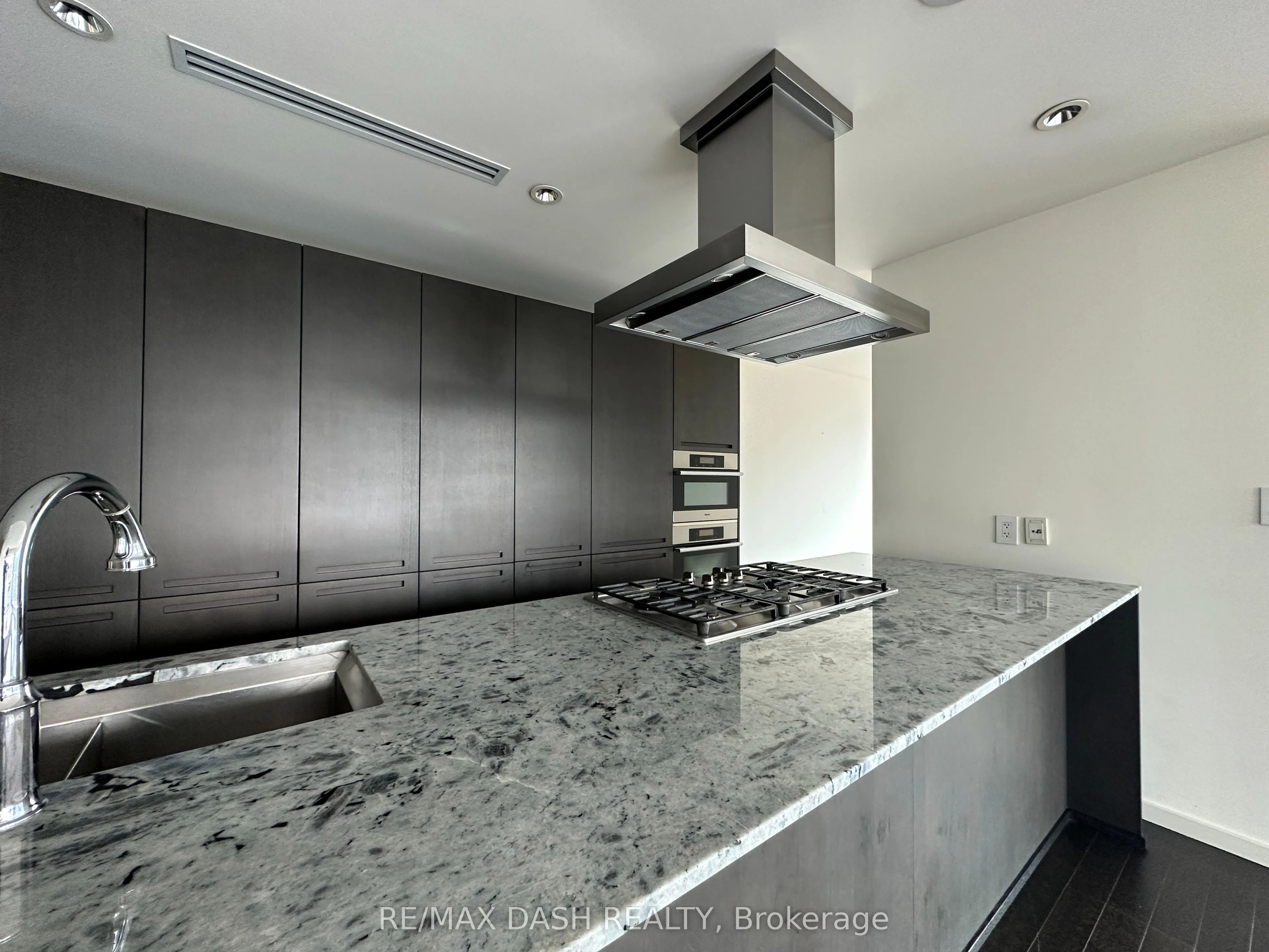 180 University Avenue, #3209