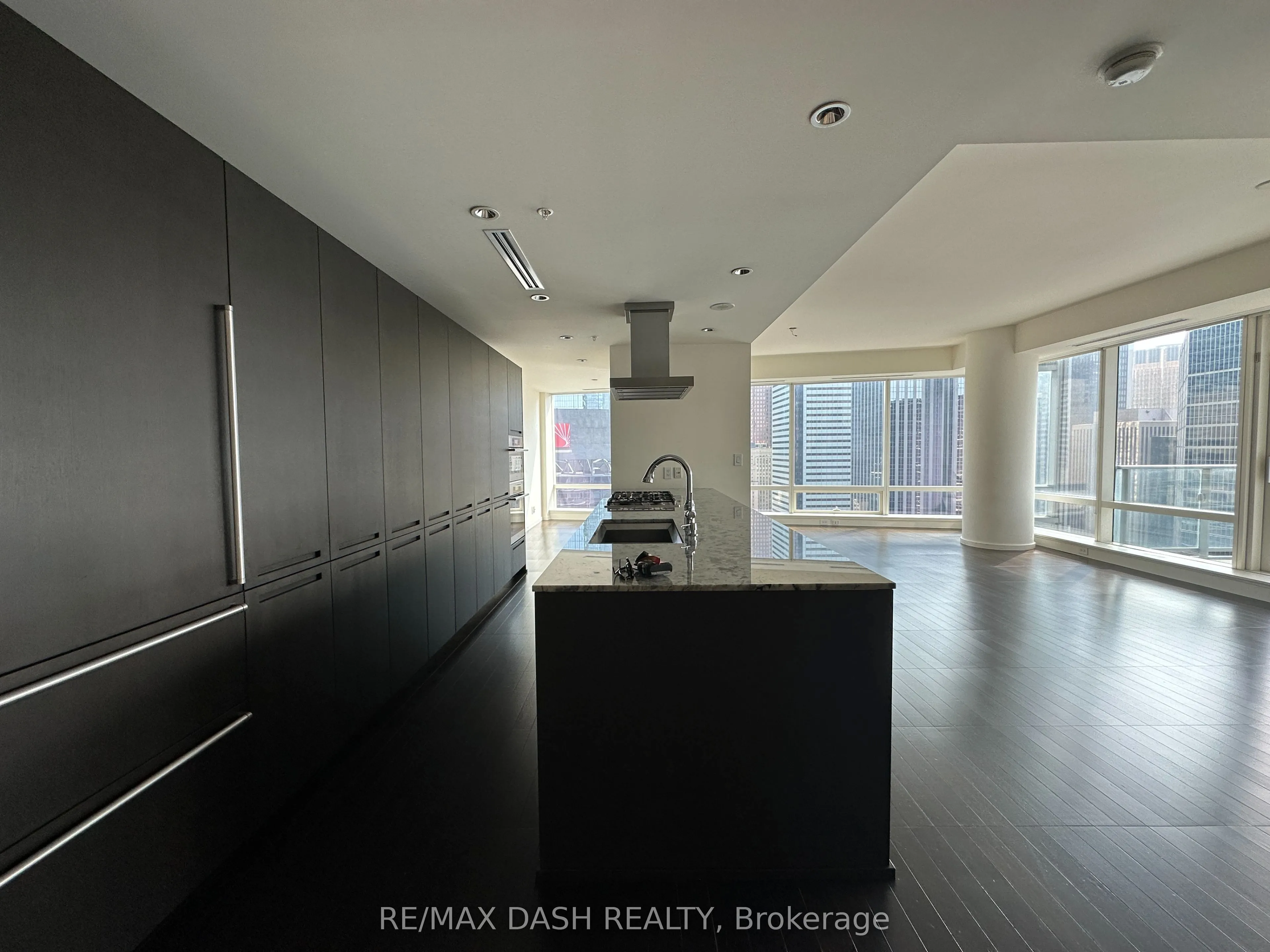180 University Avenue, #3209