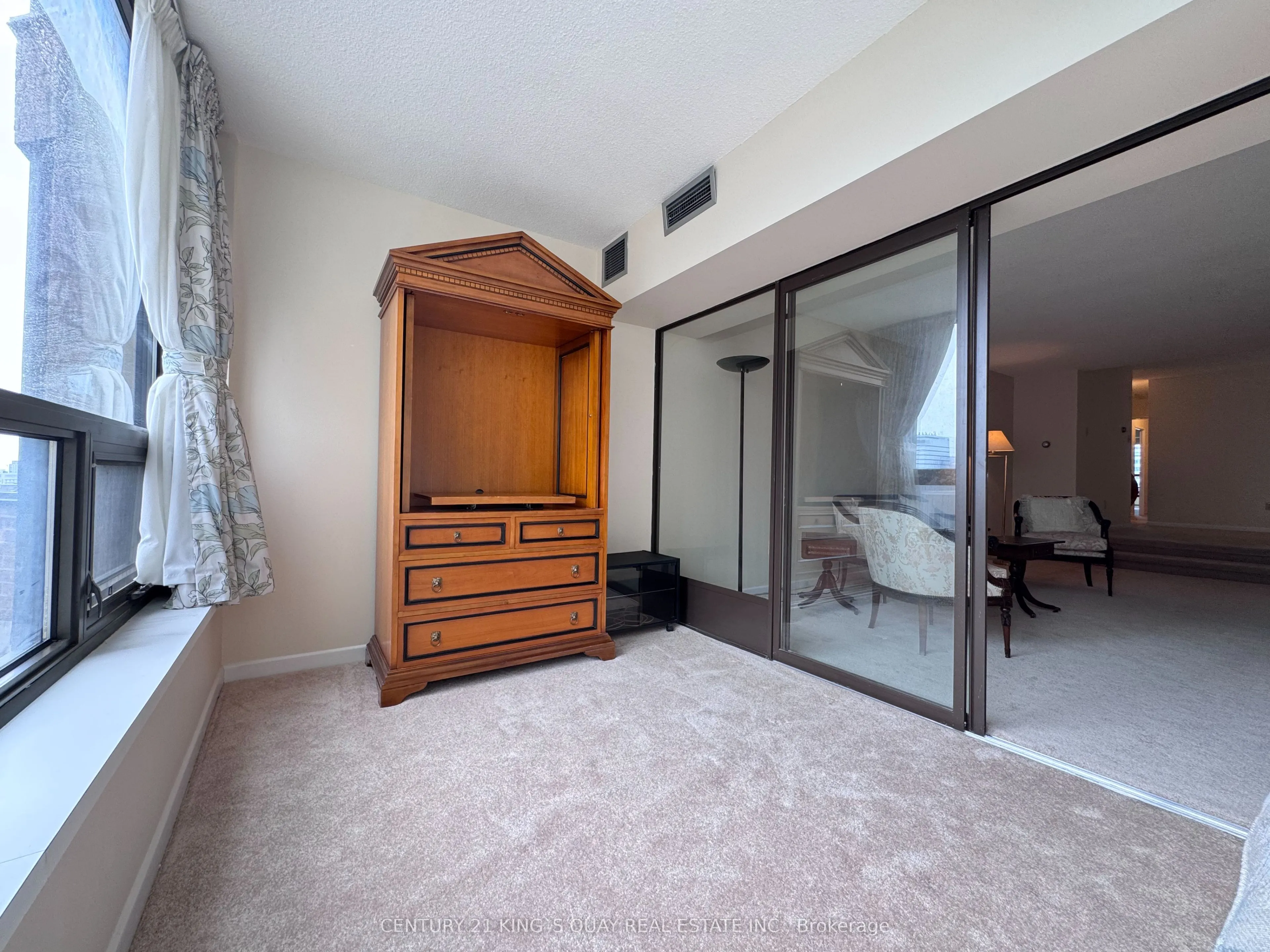 62 Wellesley Street W, #1801